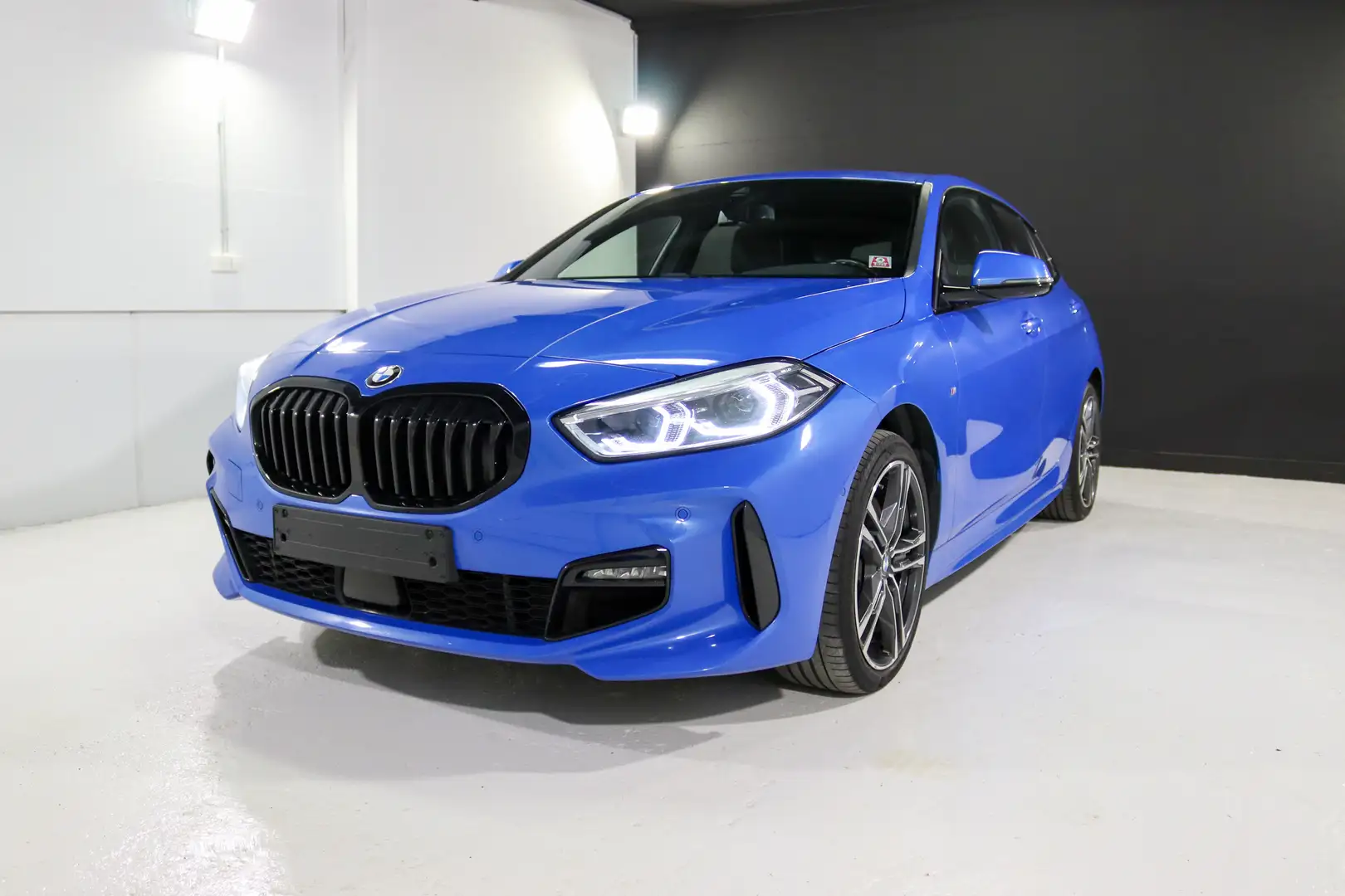 BMW 120 d xDrive *PACK M/ HEAD UP/ NAVI/ CAMERA/ FEUX LED* Blauw - 1