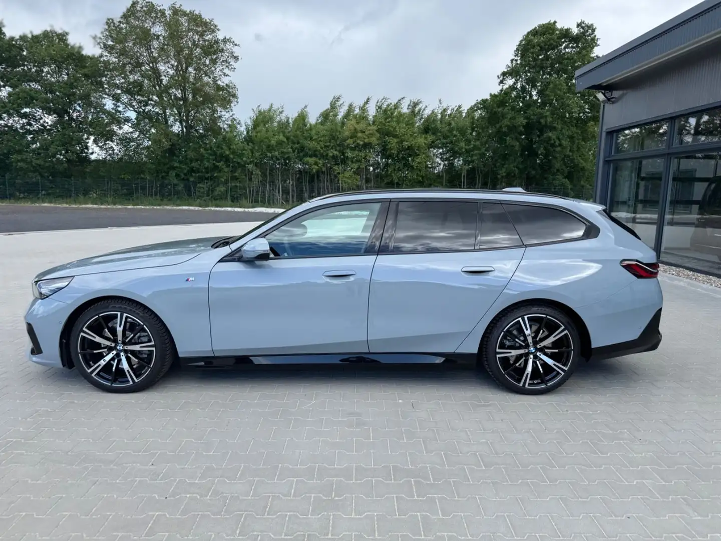 BMW 520 d M Sport -ACC-HUD-Pano-DAB-360K-20Zo Grau - 2