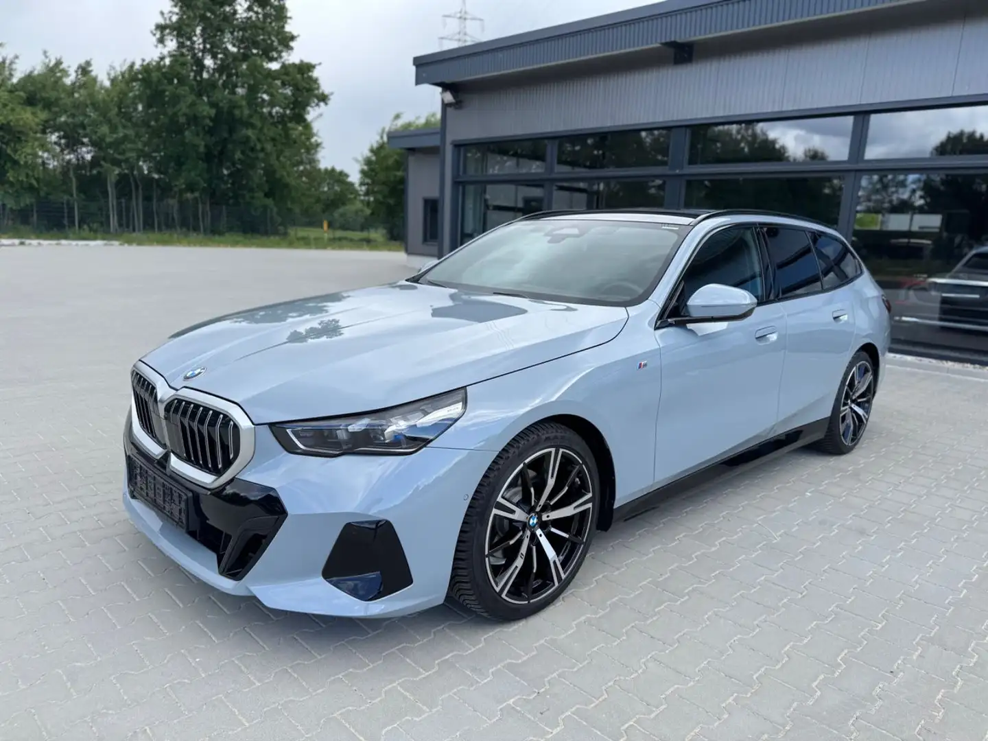 BMW 520 d M Sport -ACC-HUD-Pano-DAB-360K-20Zo Grau - 1