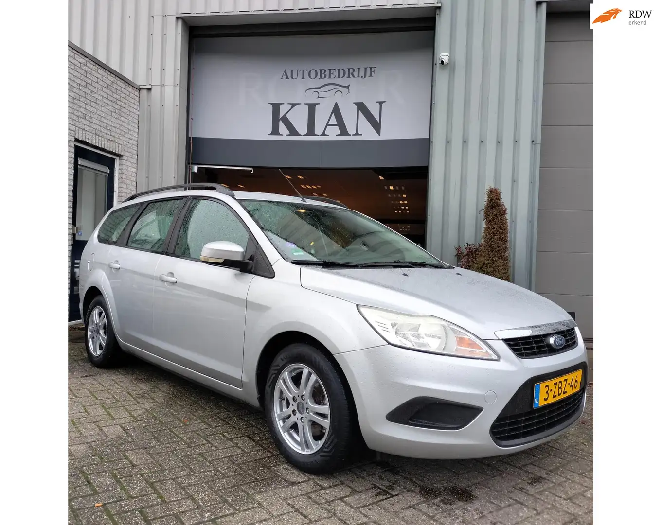 Ford Focus Wagon 1.6 Comfort Grau - 1