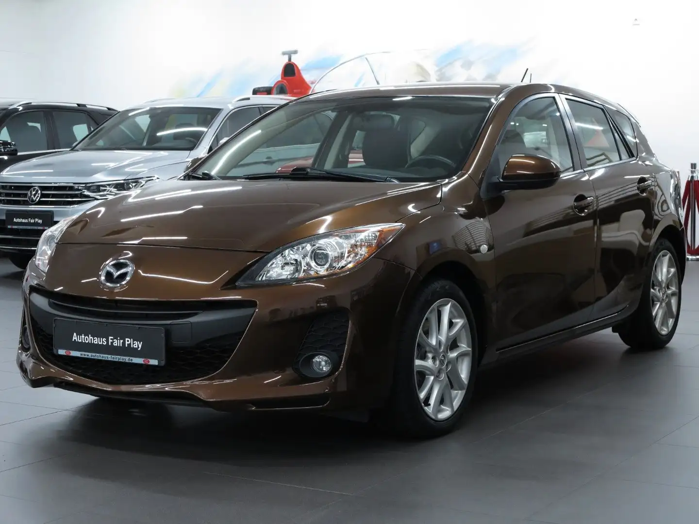 Mazda 3 2.0 AUT. Edition AHK/SHZ/PDC/UNFALLFREI ! Brown - 1