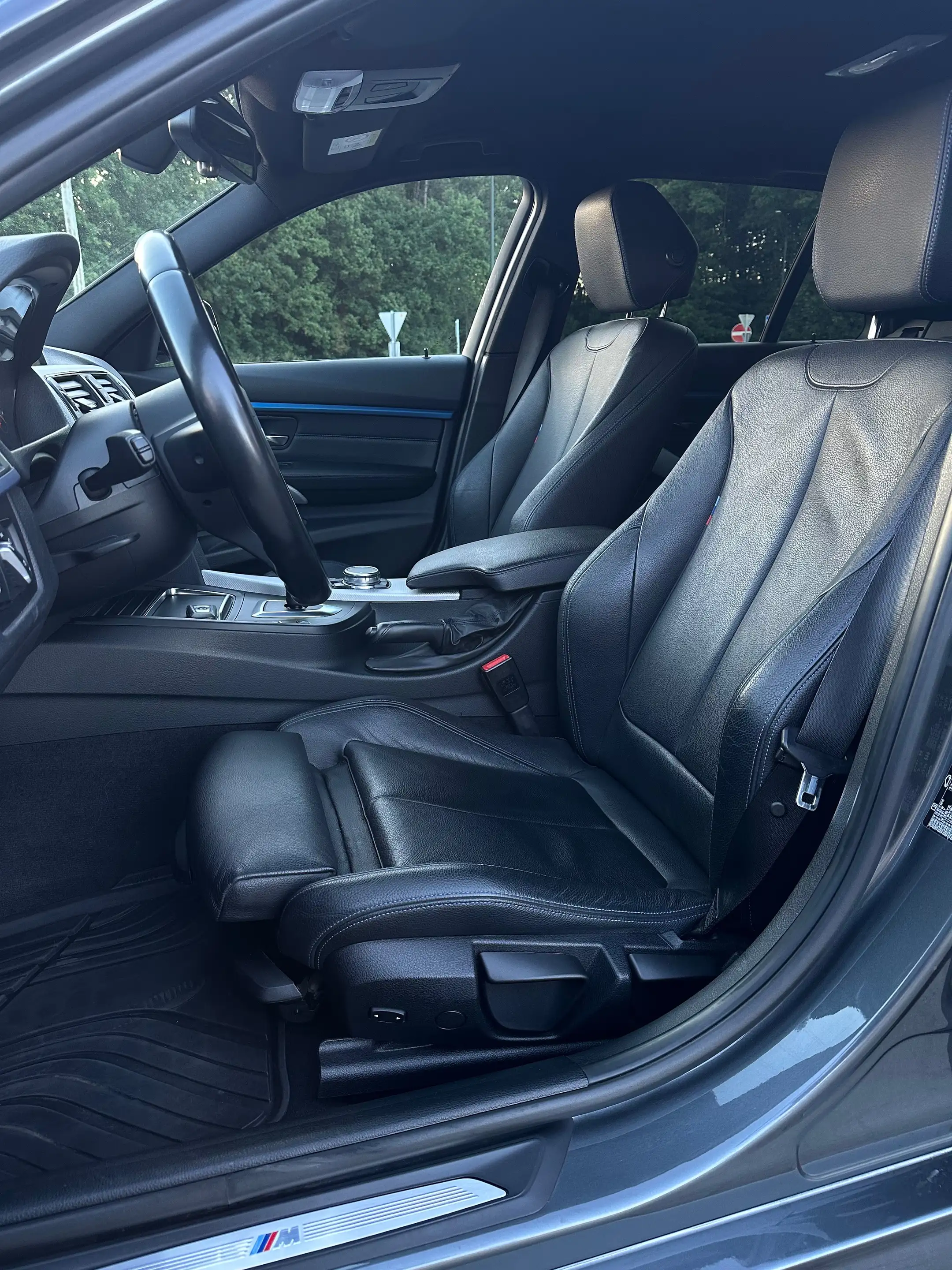 BMW 318 dA Pack M / GPS Cuir CarPlay LED Capteurs — photo 8