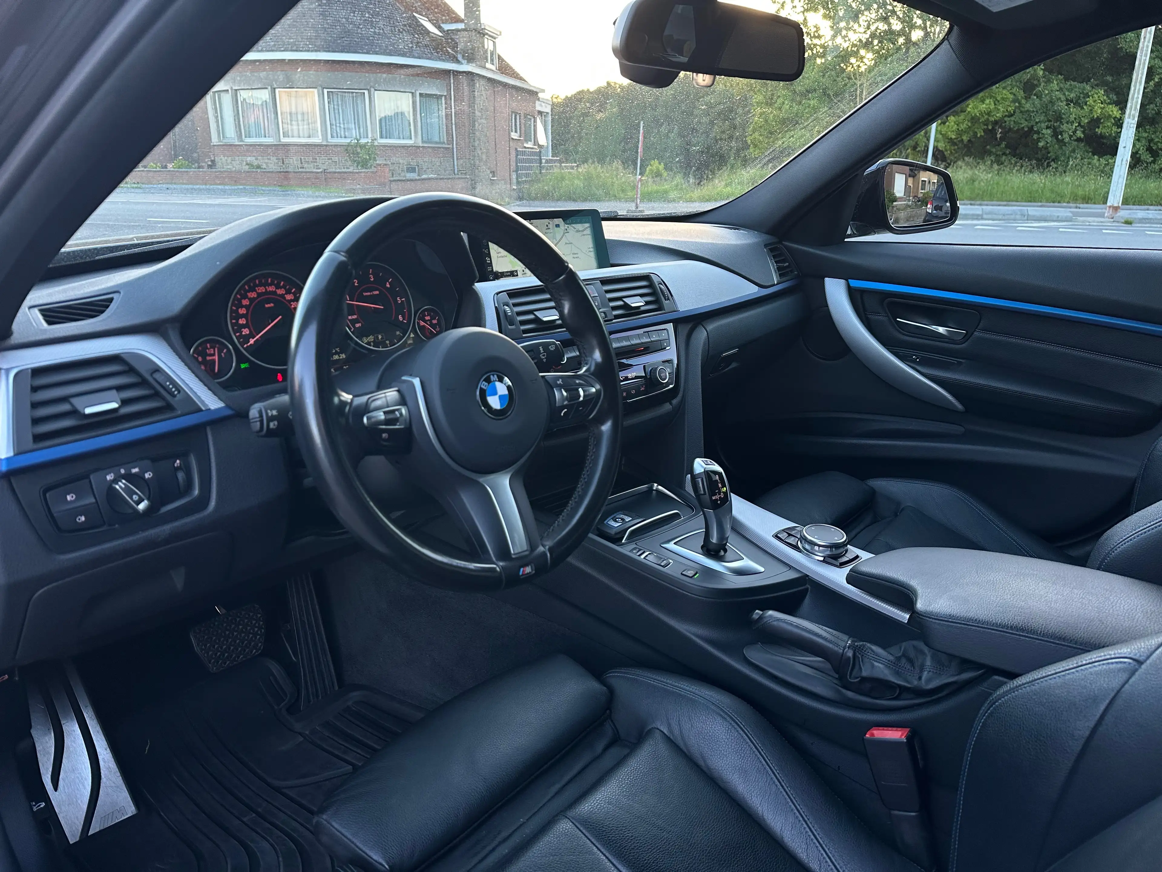 BMW 318 dA Pack M / GPS Cuir CarPlay LED Capteurs — photo 7