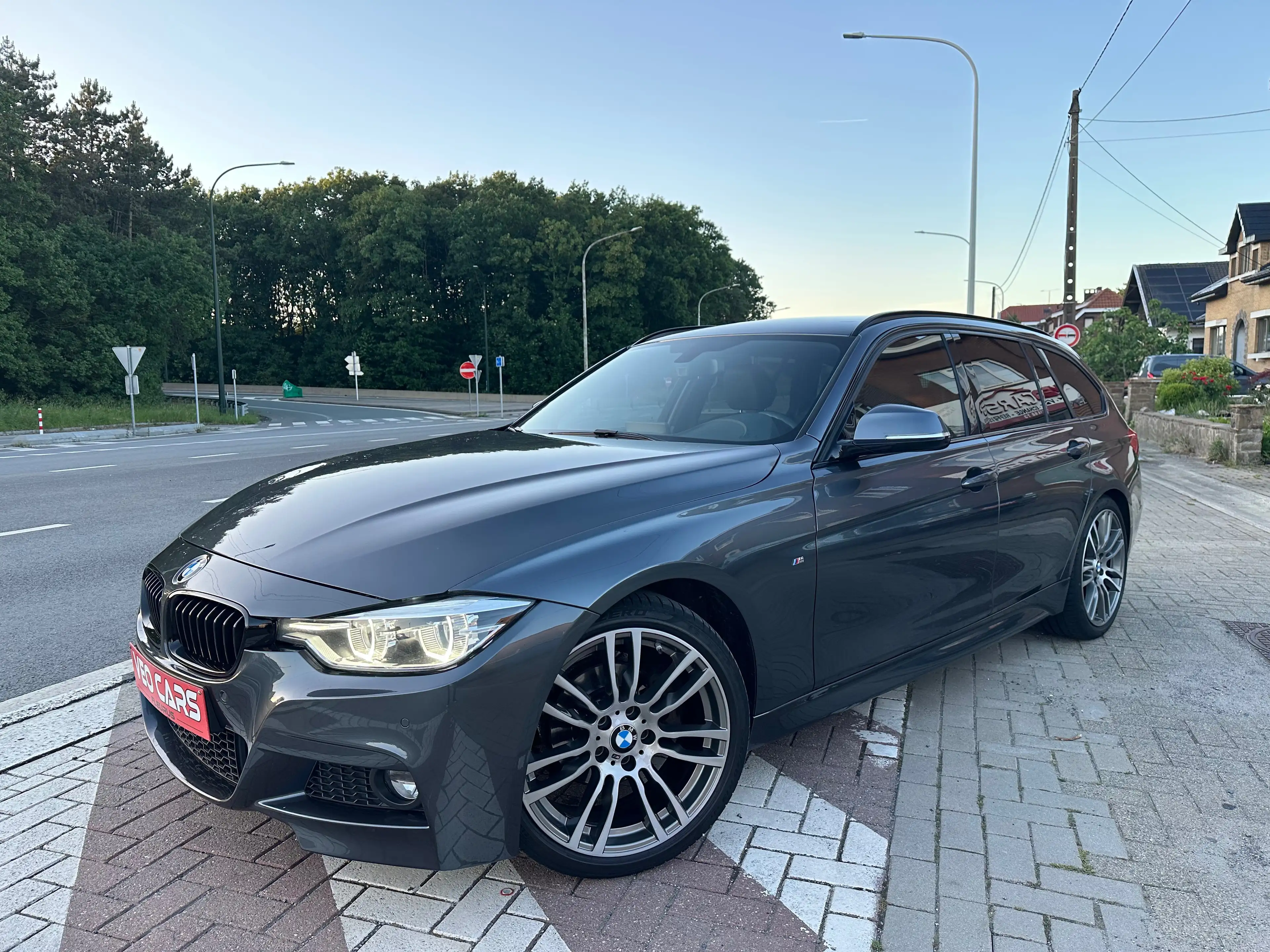 BMW 318 dA Pack M / GPS Cuir CarPlay LED Capteurs — photo 2