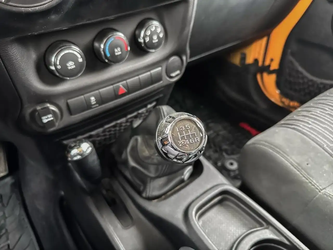 Jeep Wrangler снимка Jeep Wrangler