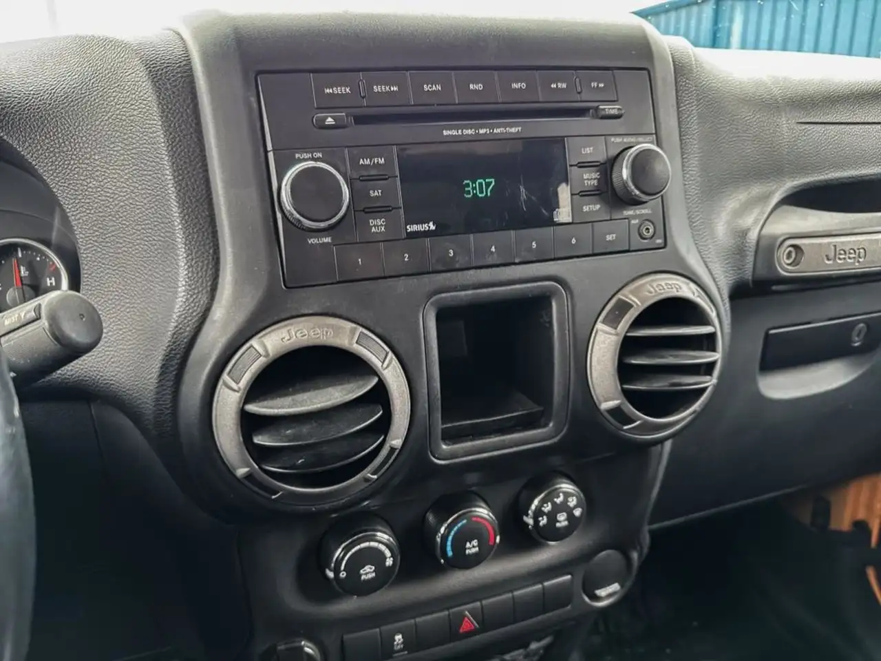 Jeep Wrangler снимка Jeep Wrangler