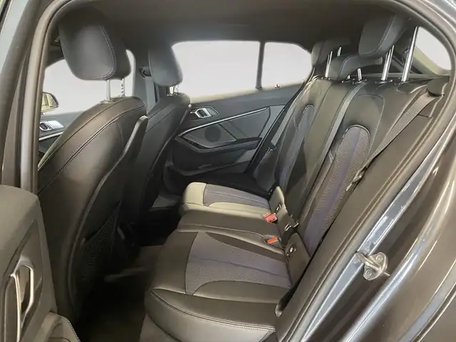 BMW 1 Series view 8