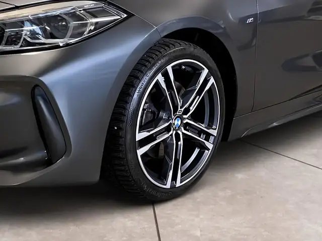 BMW 1 Series view 15