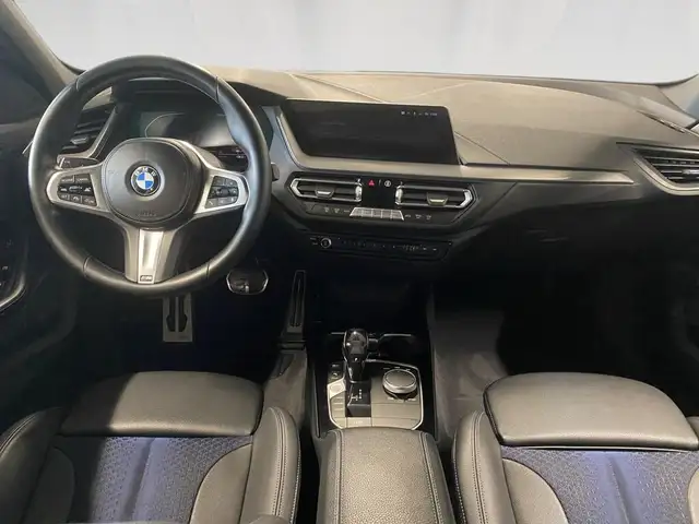 BMW 1 Series view 6