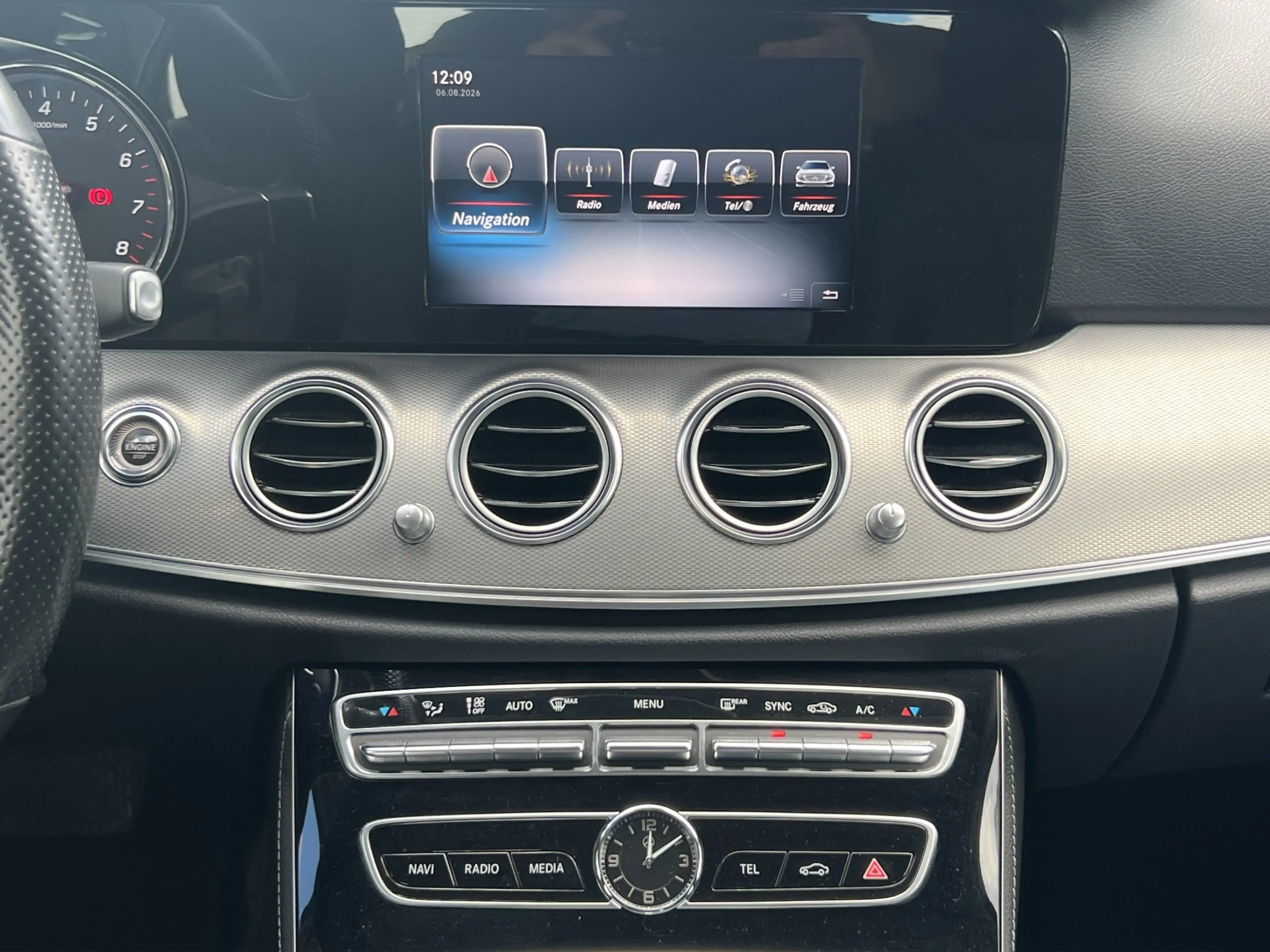 Mercedes-Benz E 400 4M Avantgarde LED Distro Luft Lane Navi RFK — photo 13