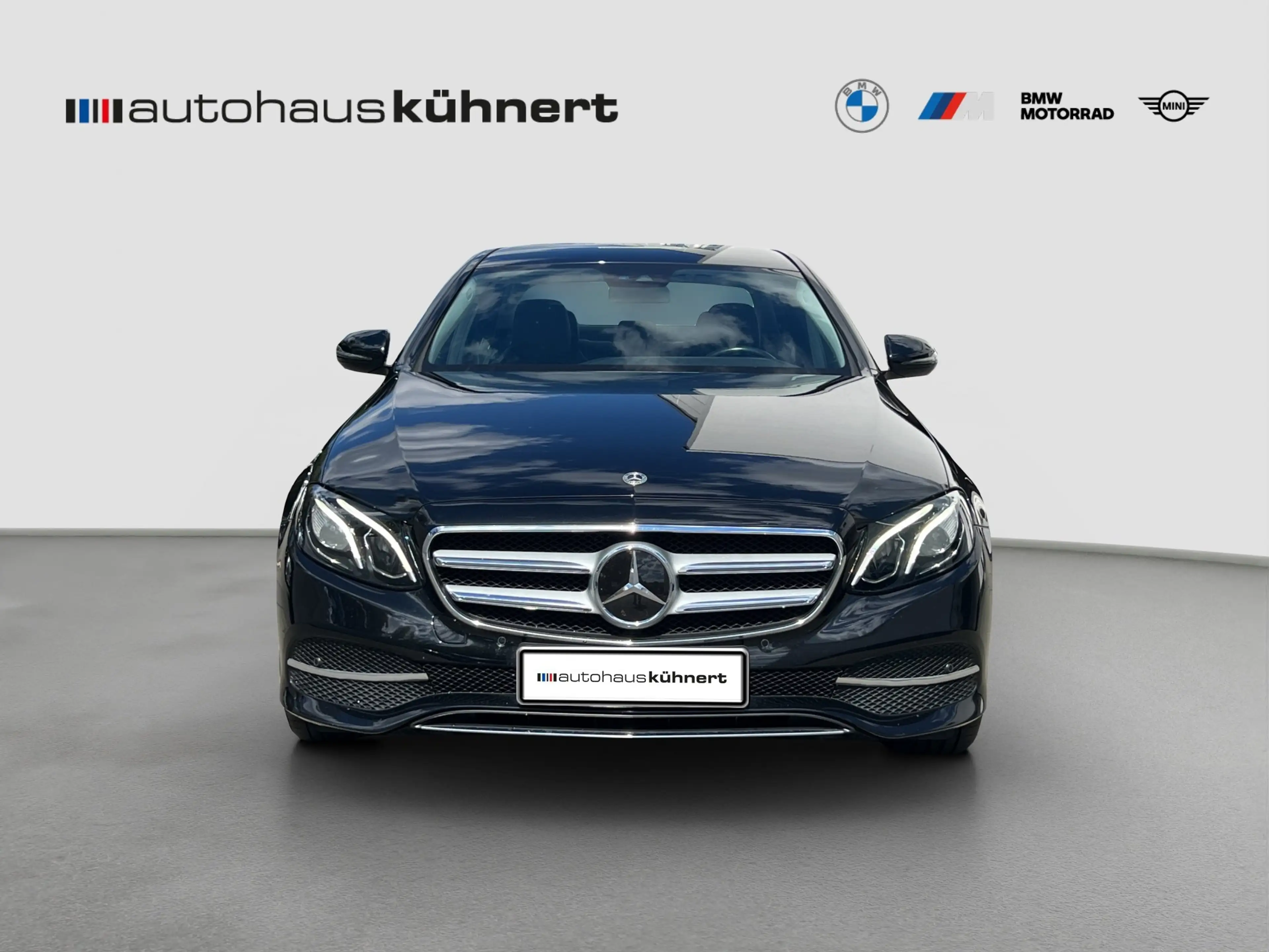 Mercedes-Benz E 400 4M Avantgarde LED Distro Luft Lane Navi RFK — photo 2