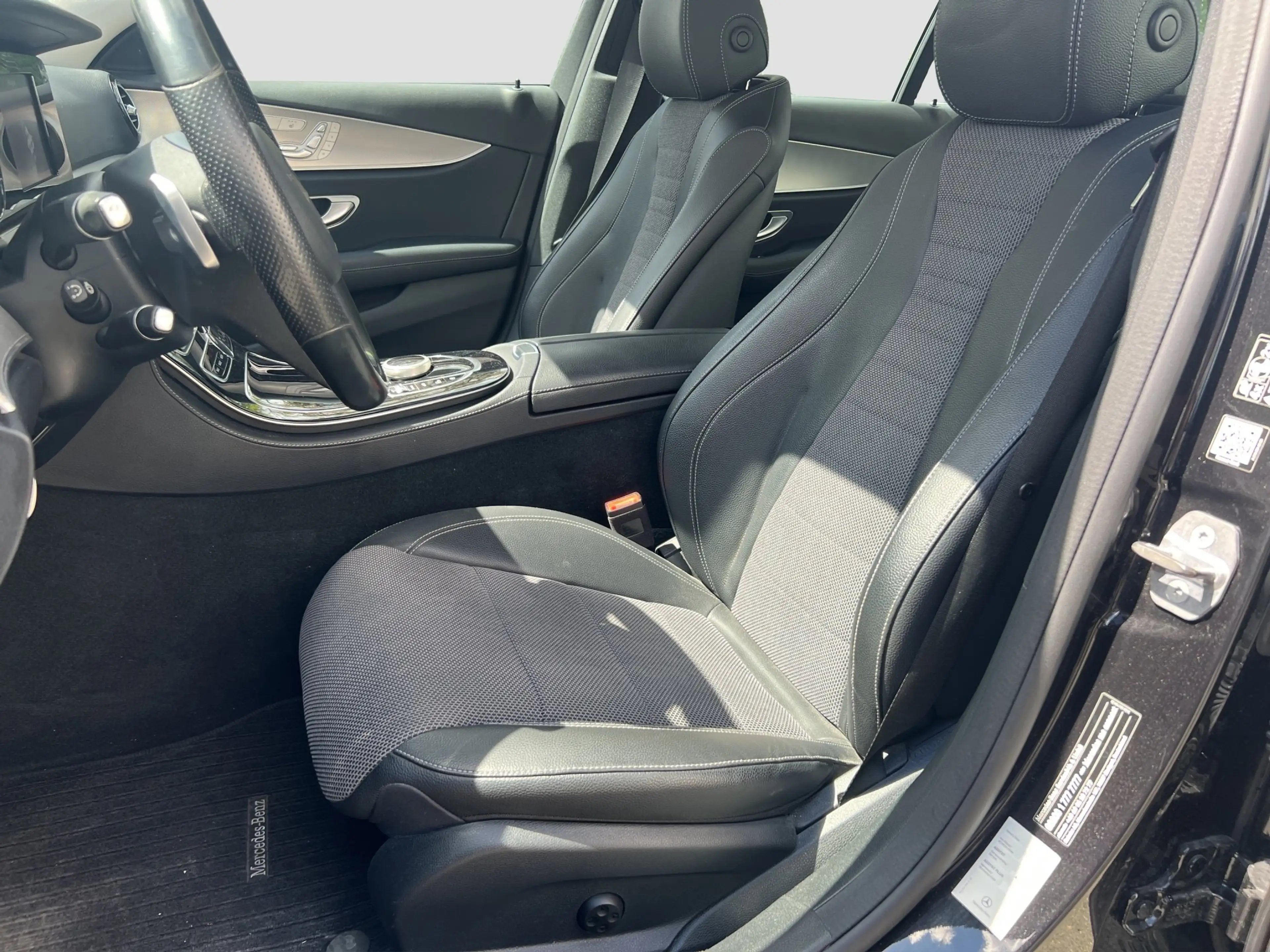 Mercedes-Benz E 400 4M Avantgarde LED Distro Luft Lane Navi RFK — photo 10