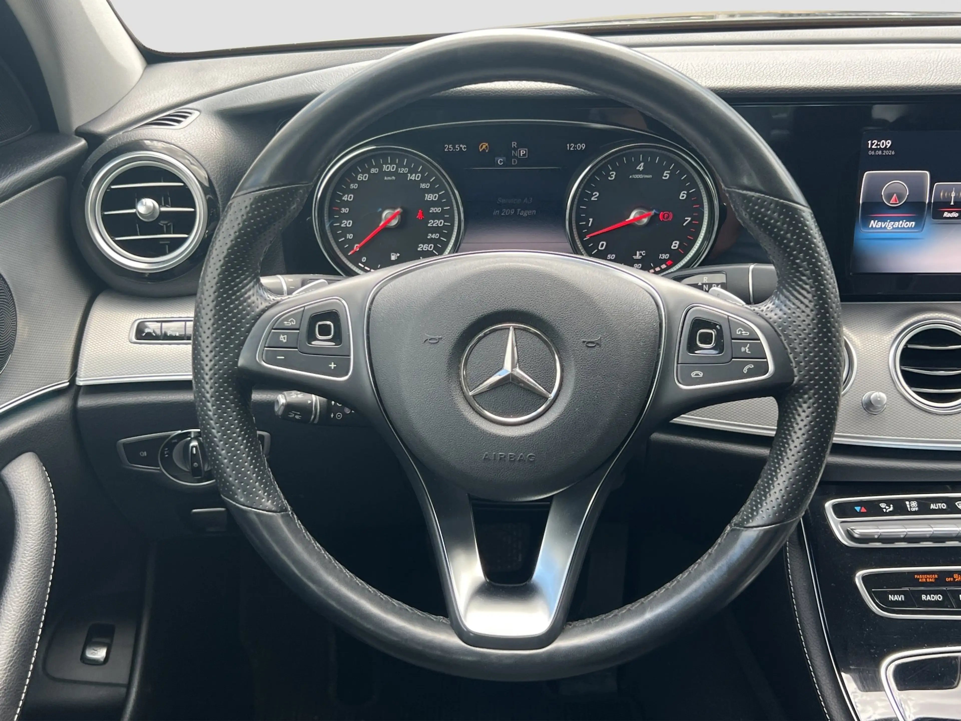 Mercedes-Benz E 400 4M Avantgarde LED Distro Luft Lane Navi RFK — photo 12