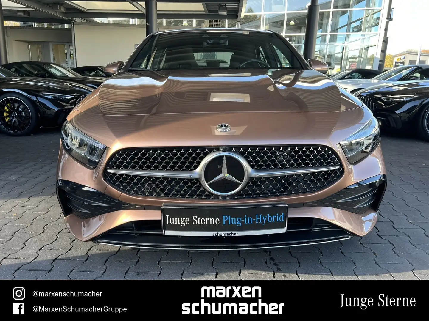 Mercedes-Benz A 250 A 250e AMG Premium AdvSound+Kamera+rosegold+MY24 Gold - 2