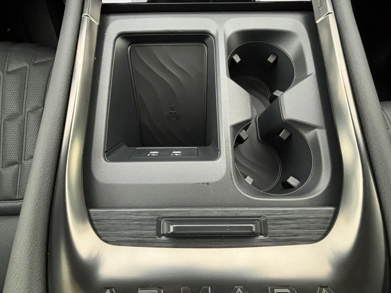 Nissan Armada снимка Nissan Armada