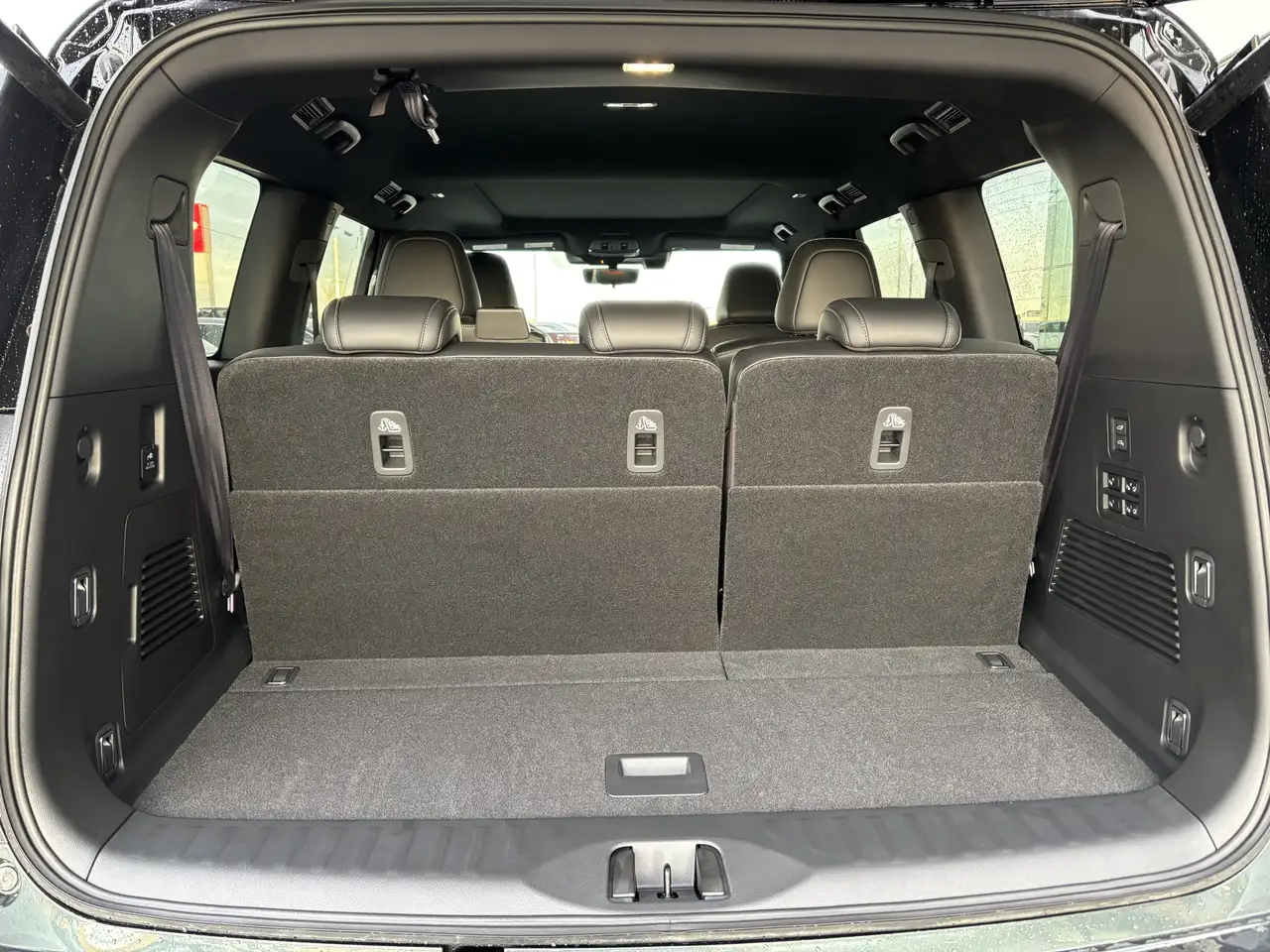 Nissan Armada снимка Nissan Armada