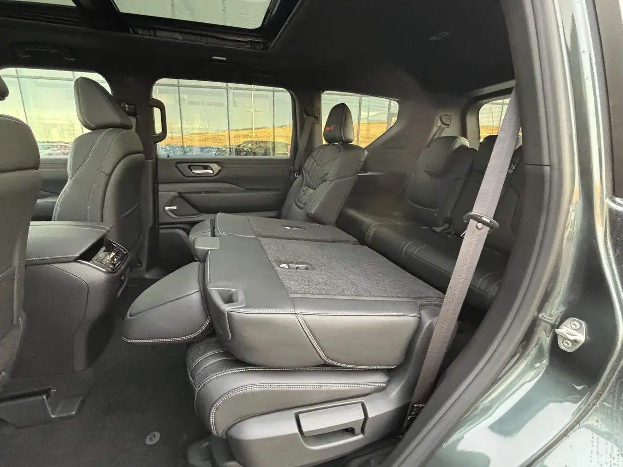 Nissan Armada снимка Nissan Armada