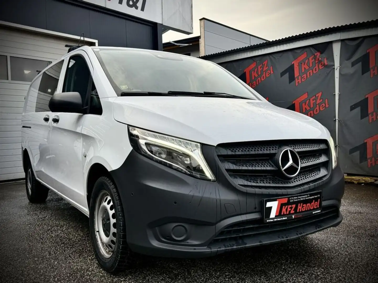 Mercedes-Benz Vito 4MATIC Blanc - 2