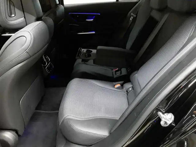 Mercedes-Benz C-Class view 13