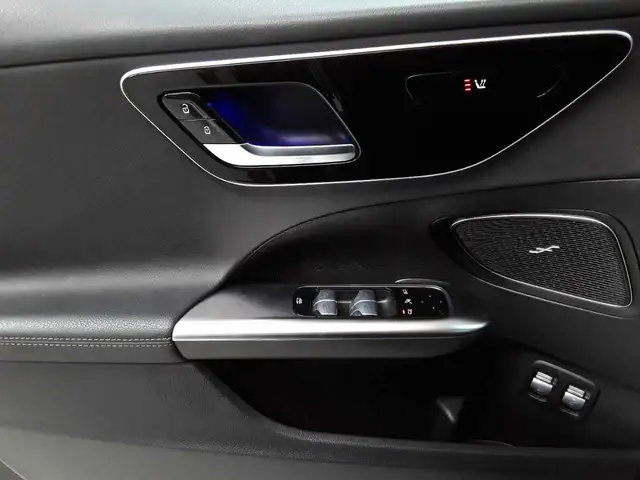 Mercedes-Benz C-Class view 17