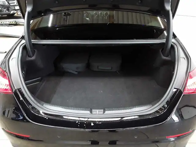 Mercedes-Benz C-Class view 15