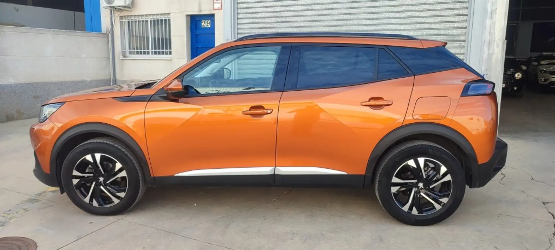 Peugeot 2008 1.2 PureTech S&S Allure Pack 100 Orange - 2