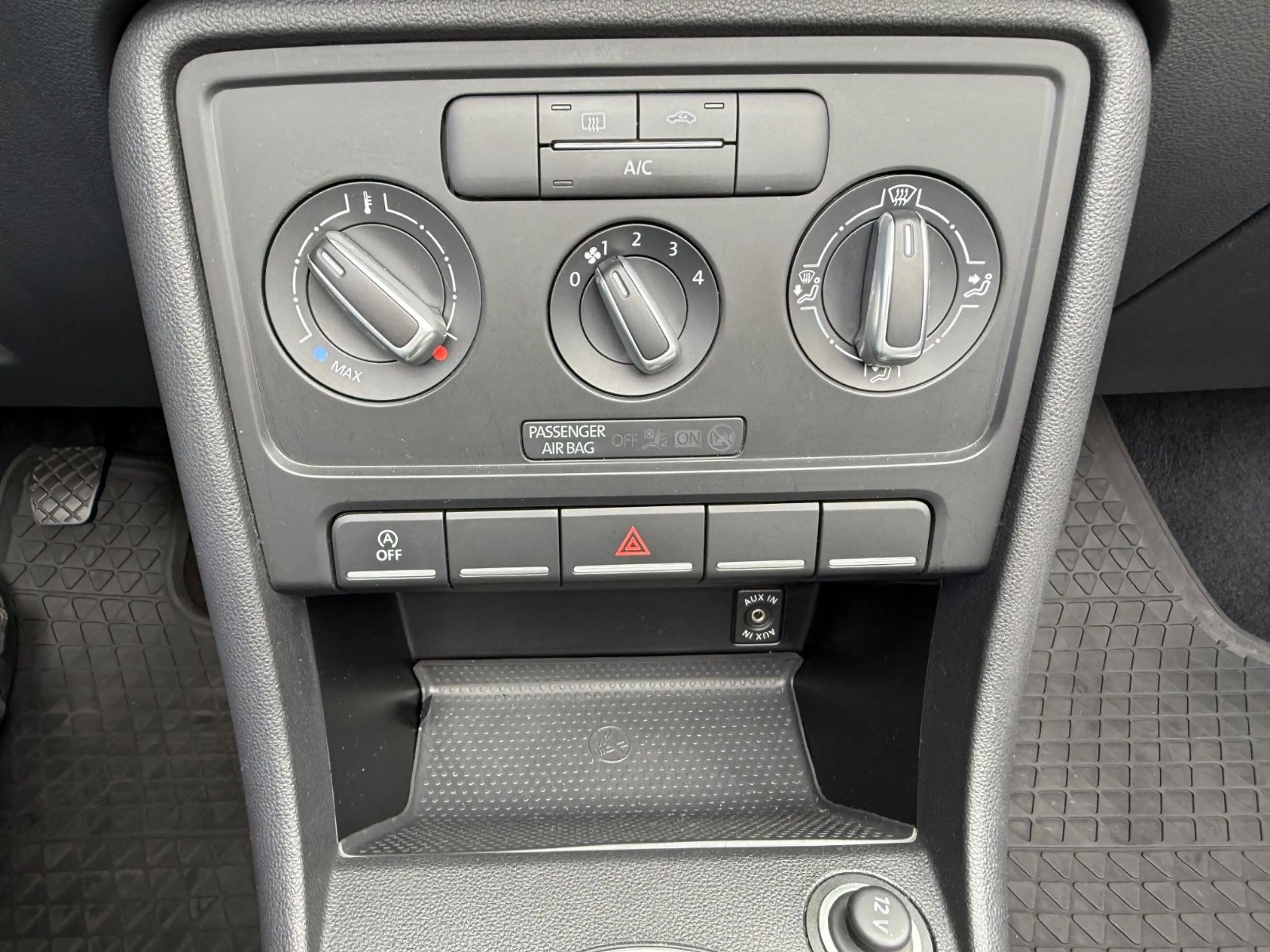 Volkswagen Beetle Cabriolet Basis BMT 1.Hand — photo 14