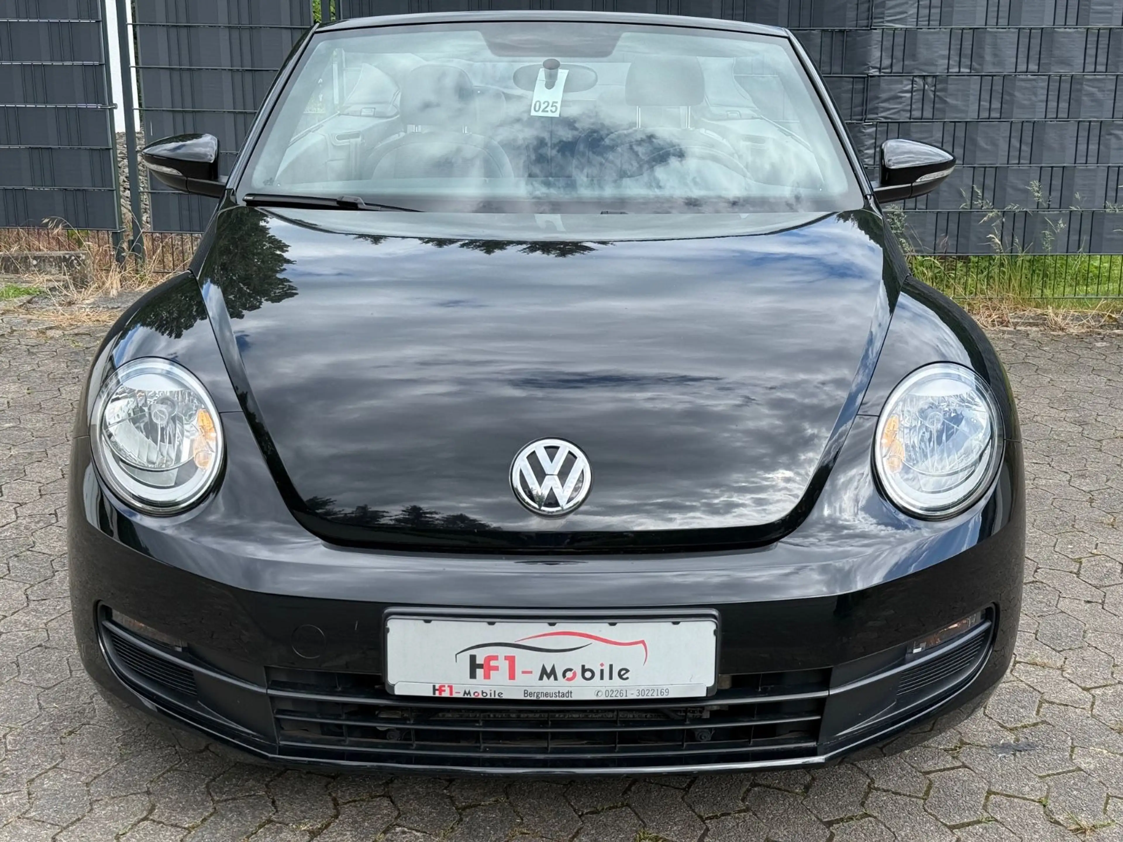 Volkswagen Beetle Cabriolet Basis BMT 1.Hand — photo 2