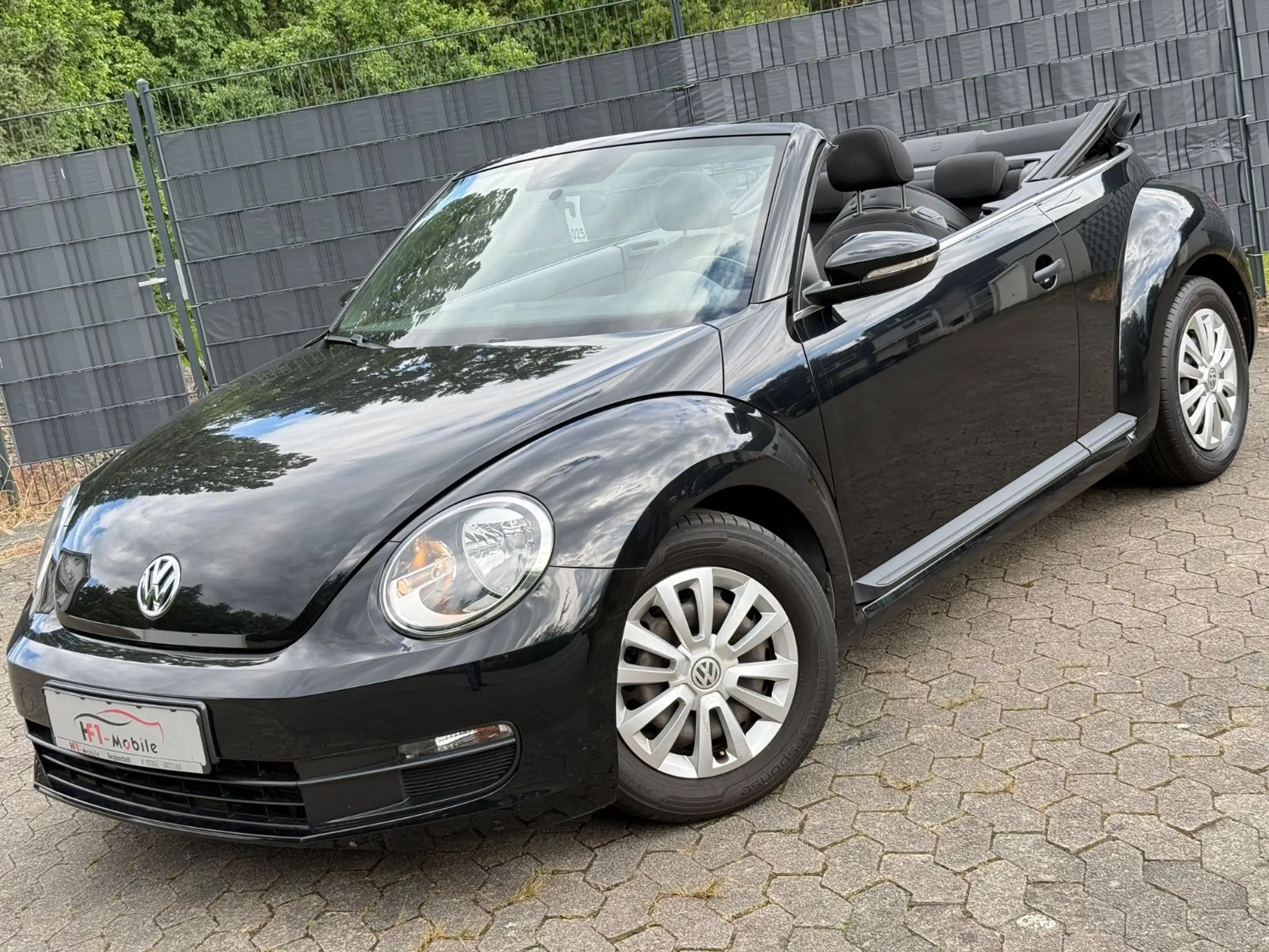Volkswagen Beetle Cabriolet Basis BMT 1.Hand — photo 3