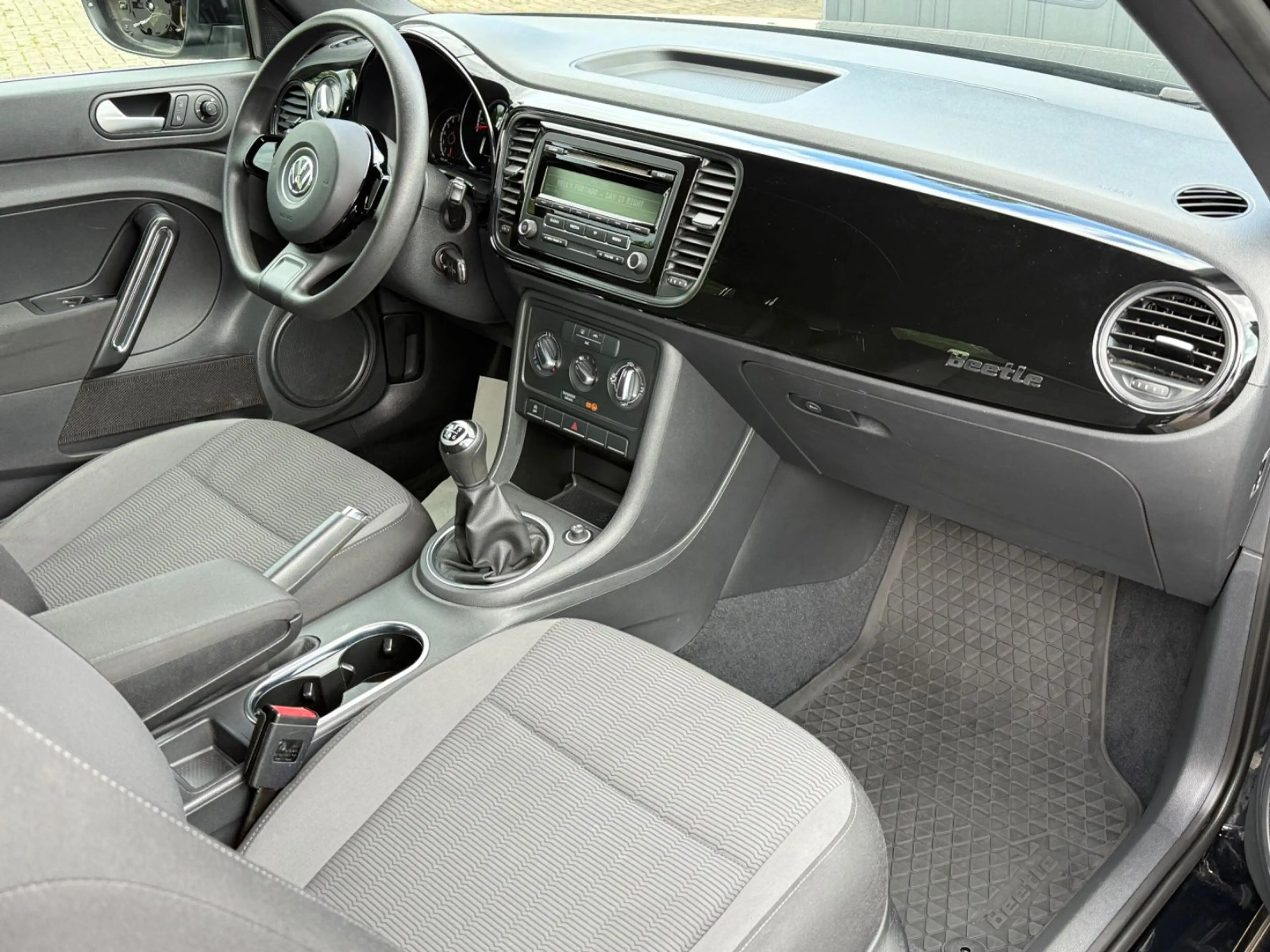 Volkswagen Beetle Cabriolet Basis BMT 1.Hand — photo 10