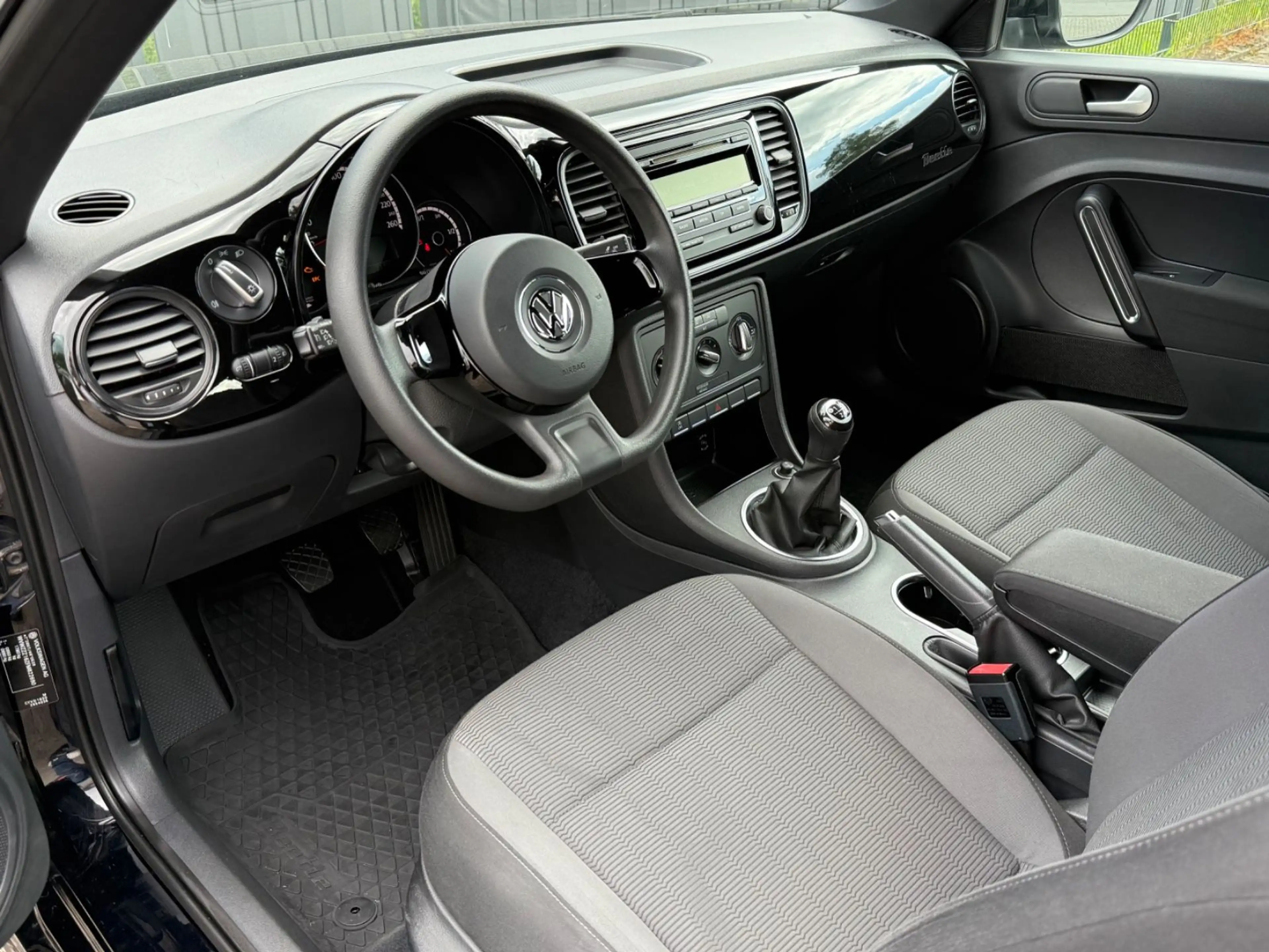 Volkswagen Beetle Cabriolet Basis BMT 1.Hand — photo 11
