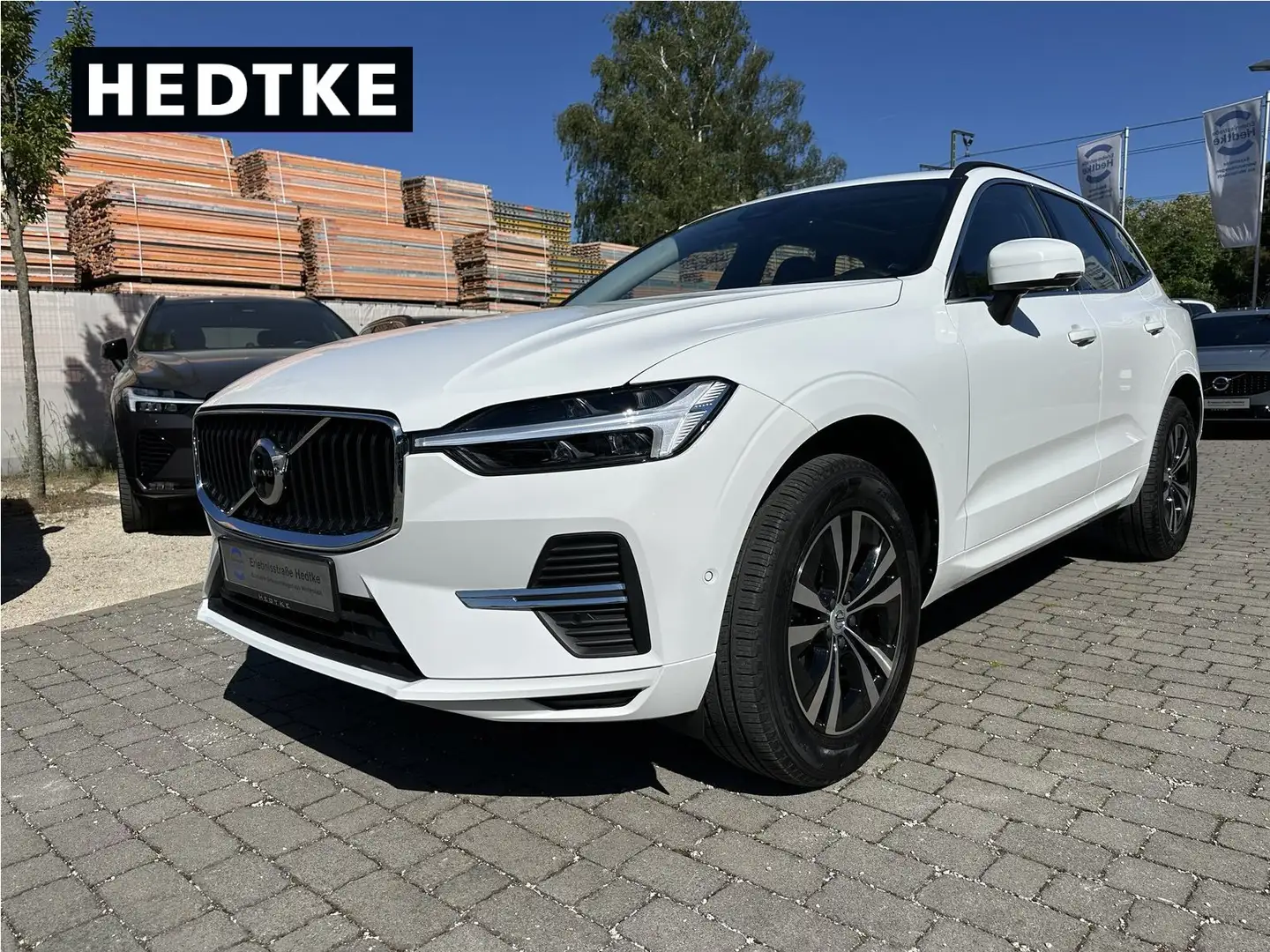 Volvo XC60 B4 Benzin Momentum Pro 18"+AHK+PANO+360° Bianco - 1