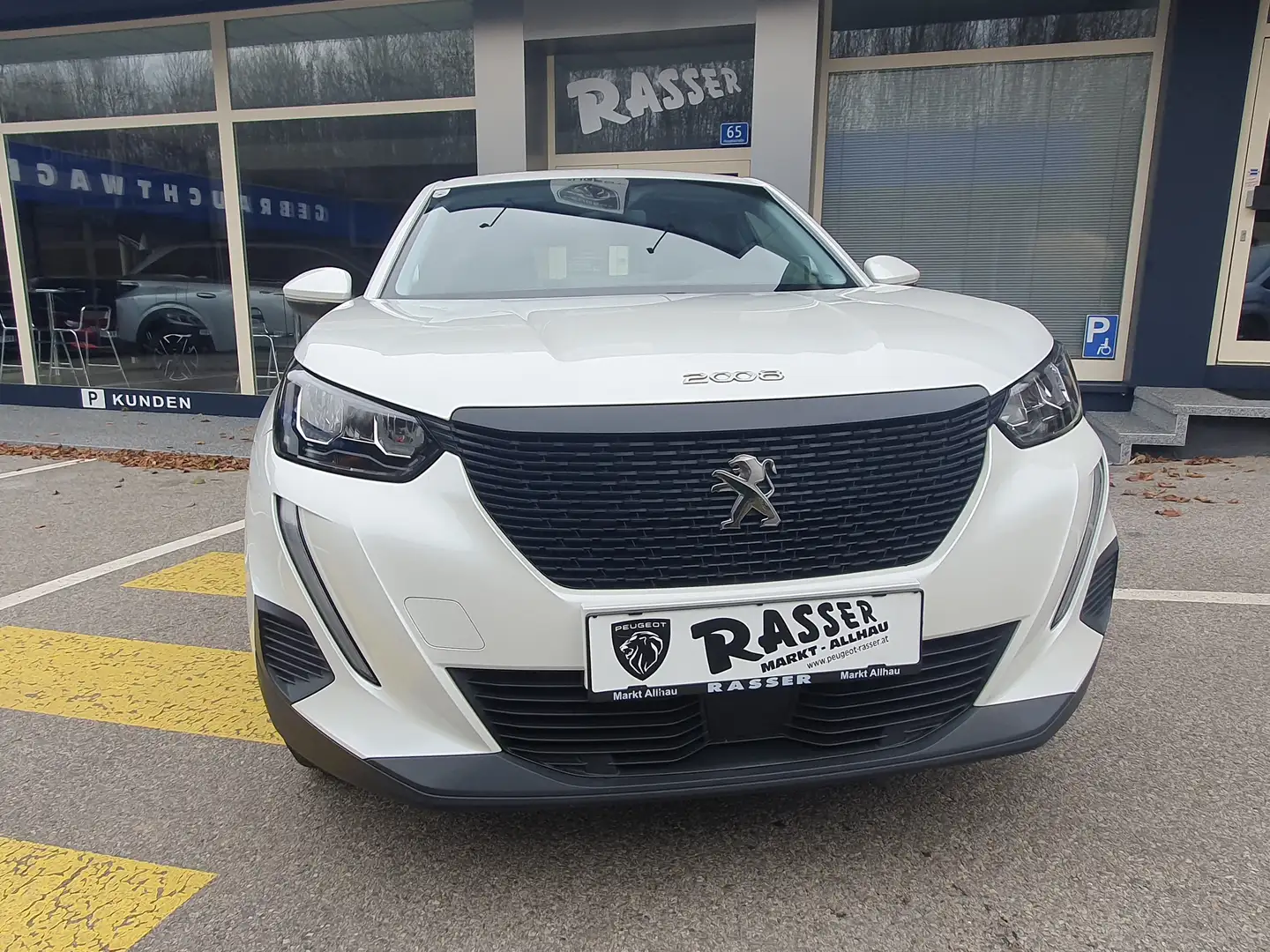 Peugeot 2008 Active PT 100 Weiß - 1