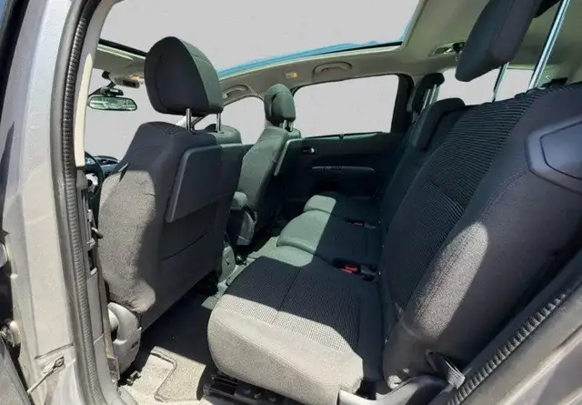 Peugeot 5008 view 10