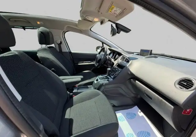 Peugeot 5008 view 7