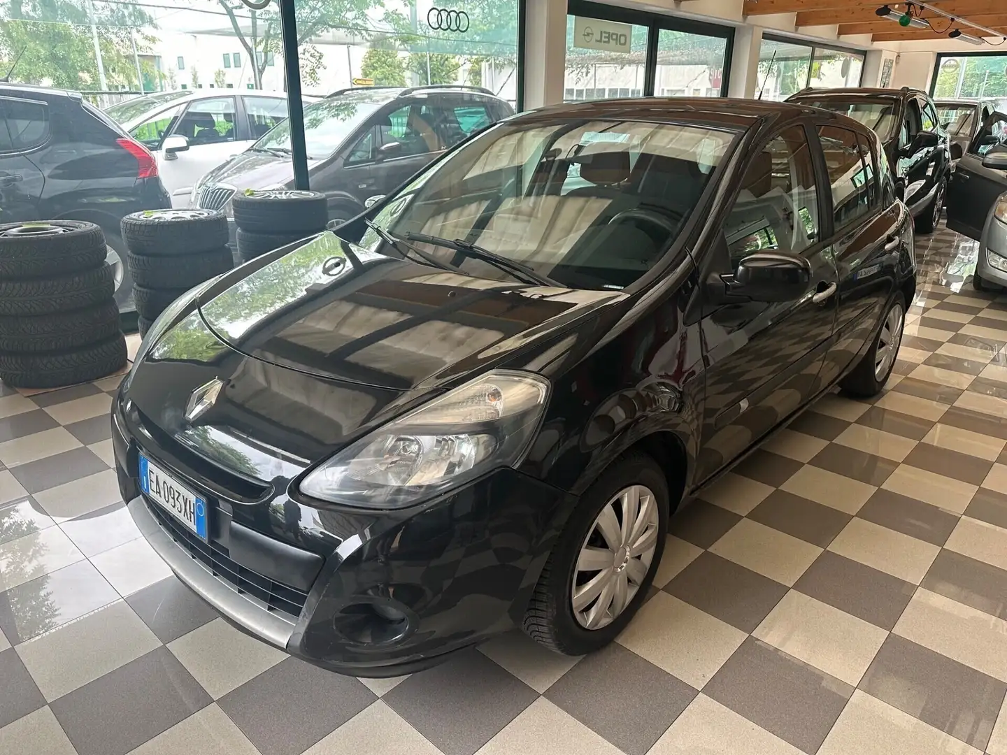 Renault Clio Renault Clio 1.2 16V 5 porte GPL Dynamique Noir - 1