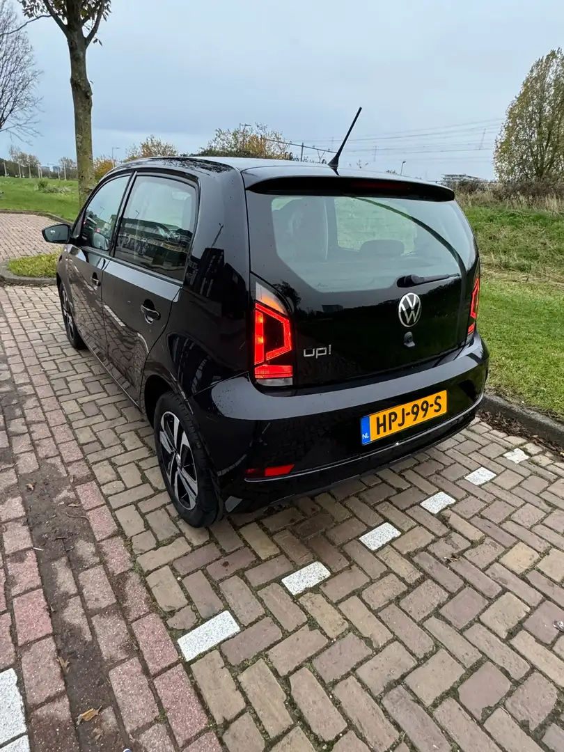 Volkswagen up! 1.0 - 65pk - 2023, lage km stand. Zwart - 1