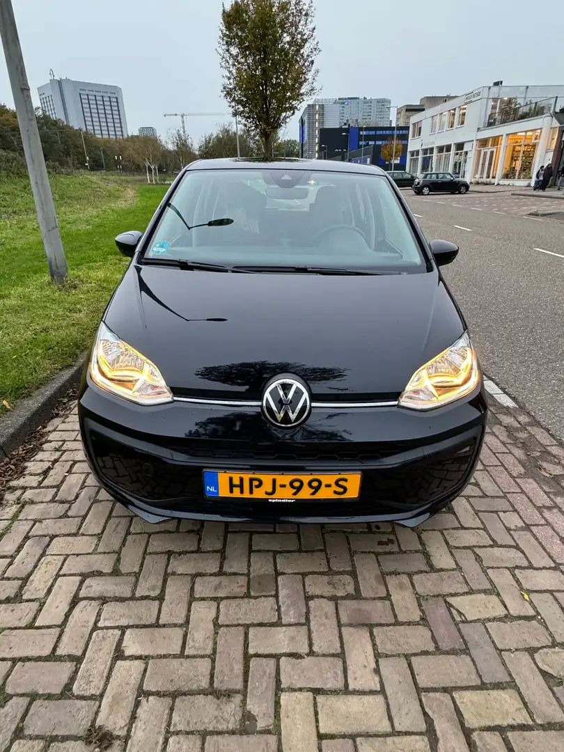 Volkswagen up! 1.0 - 65pk - 2023, lage km stand. Zwart - 2