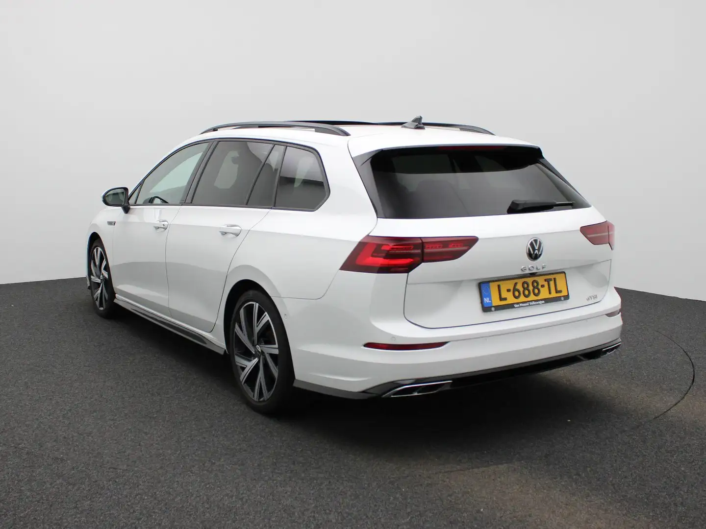 Volkswagen Golf Variant 1.5 eTSI R-Line | Automaat | Panoramadak | Stoel + Blanc - 2