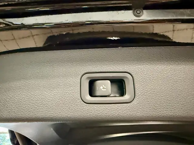Mercedes-Benz GLS view 15