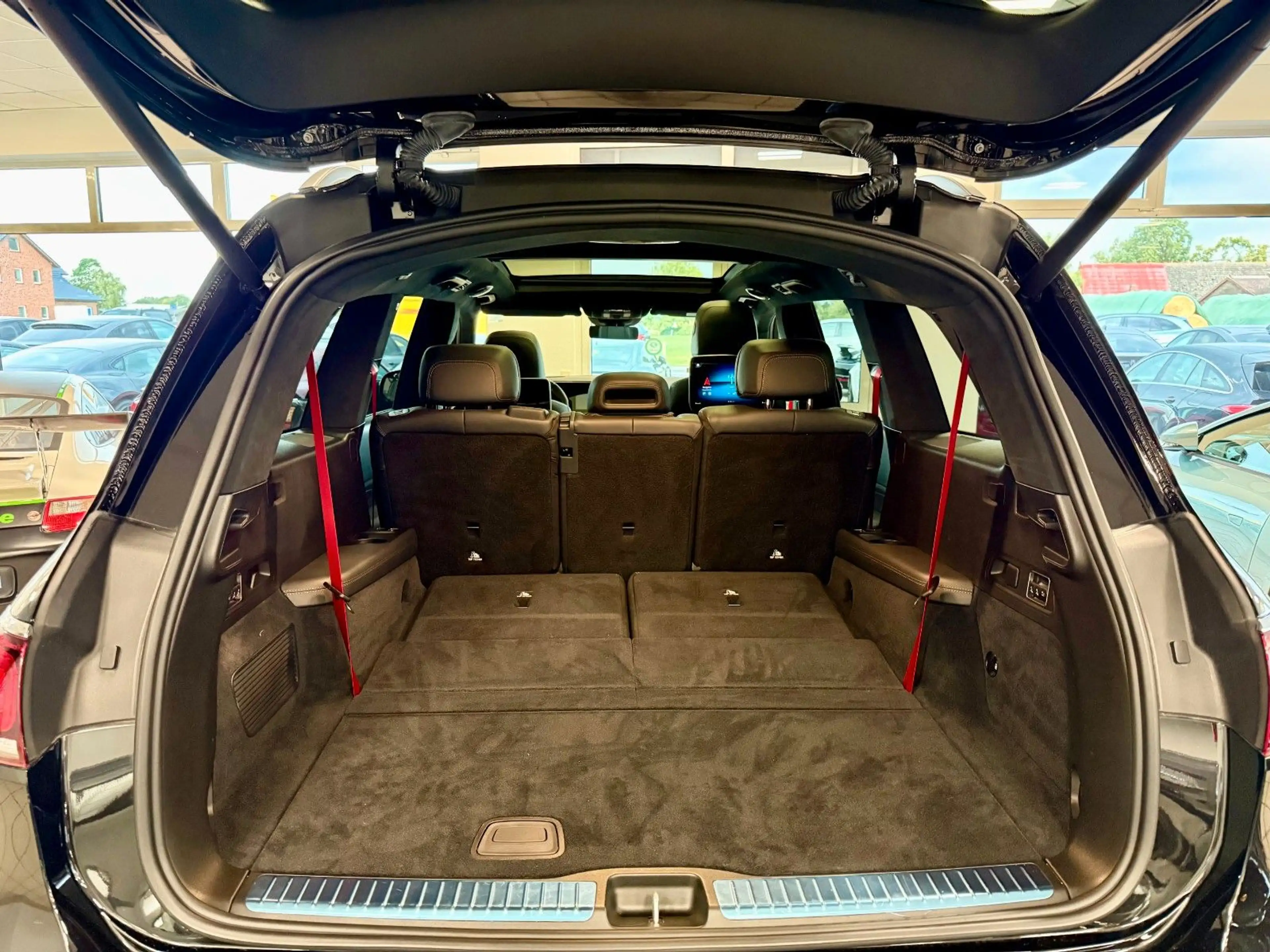 Mercedes-Benz GLS 63 AMG AMG Premium/ACTIVE RIDE/AHK/7Sitzer — photo 14
