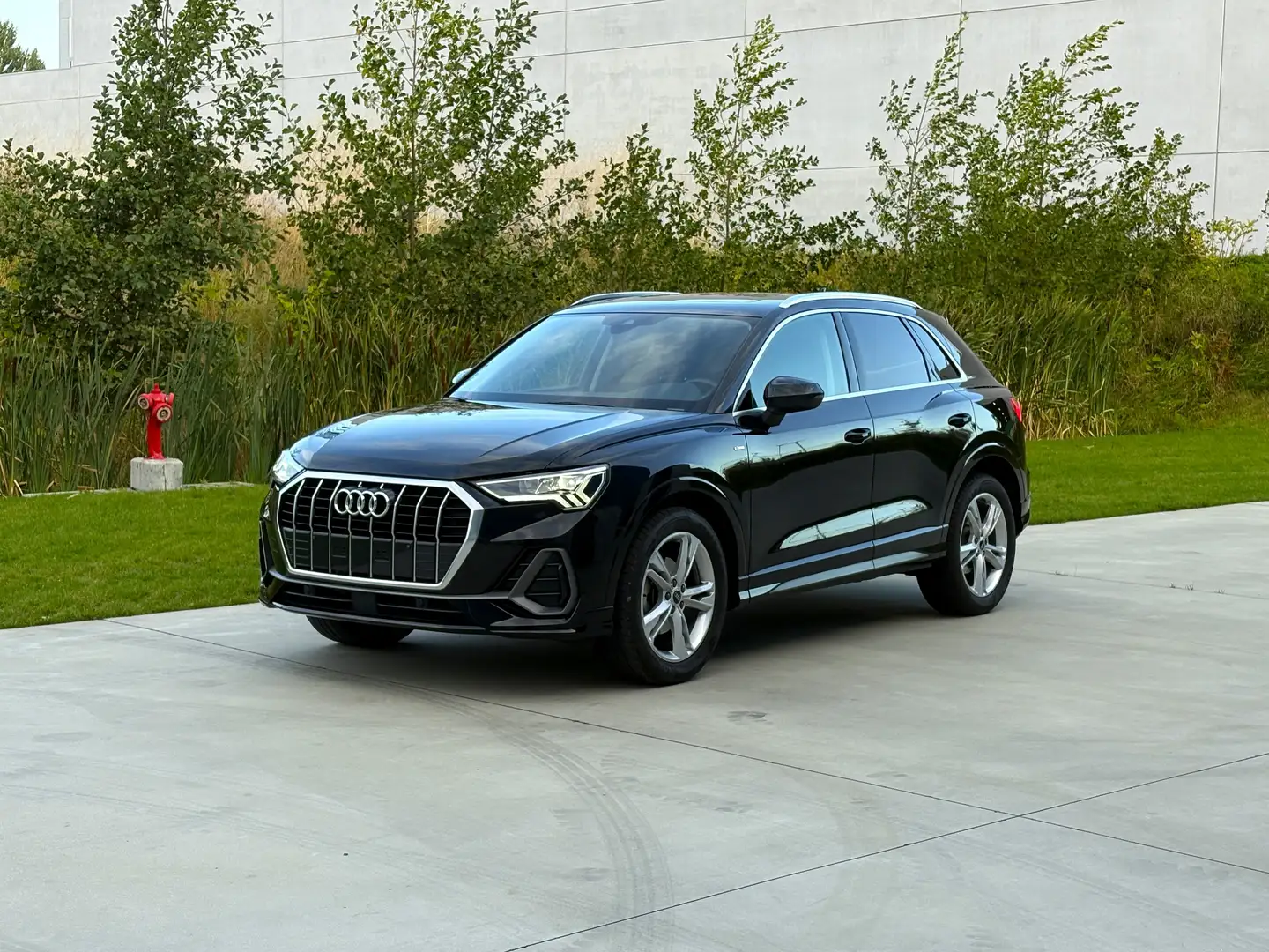 Audi Q3 35 TFSI 2x S line Autom Pano Kamera Trekh Top! Noir - 1