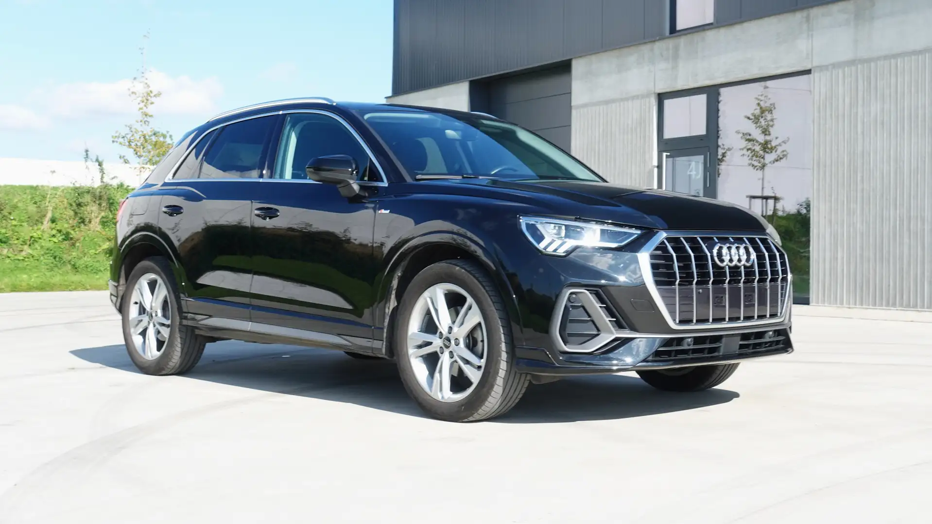 Audi Q3 35 TFSI 2x S line Autom Pano Kamera Trekh Top! Zwart - 2