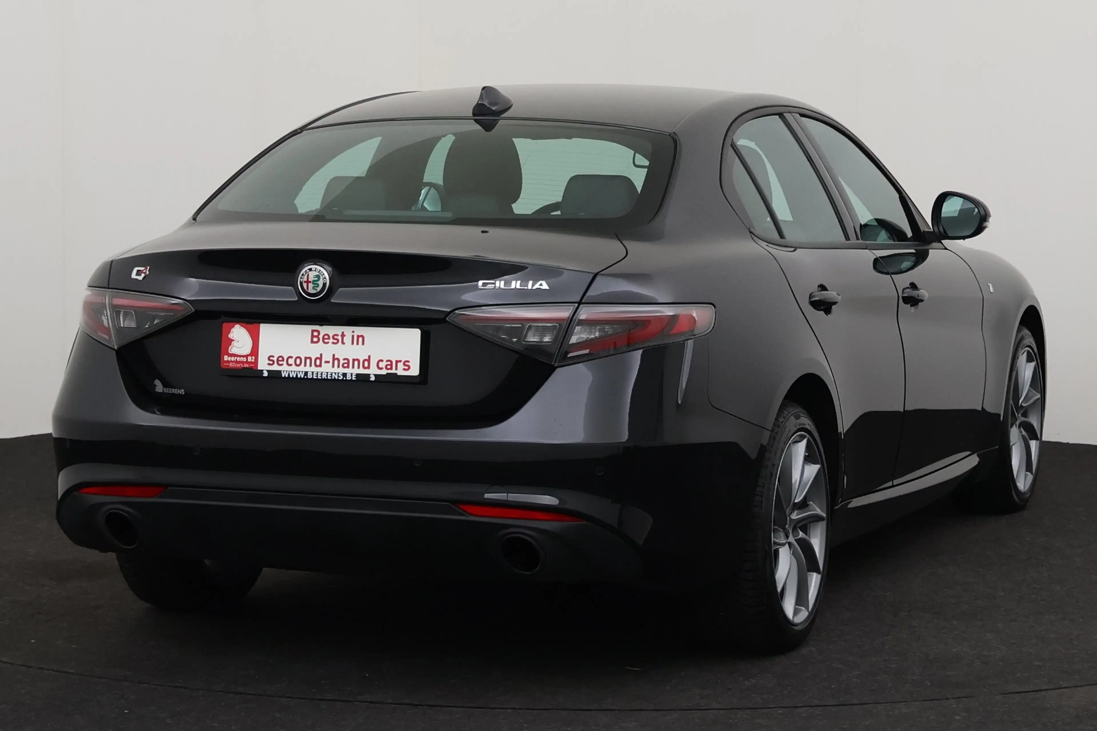 Alfa Romeo Giulia 2.0 T8 Q4 SPORT + A/T + GPS + LEDER + CAMERA + PDC — photo 4