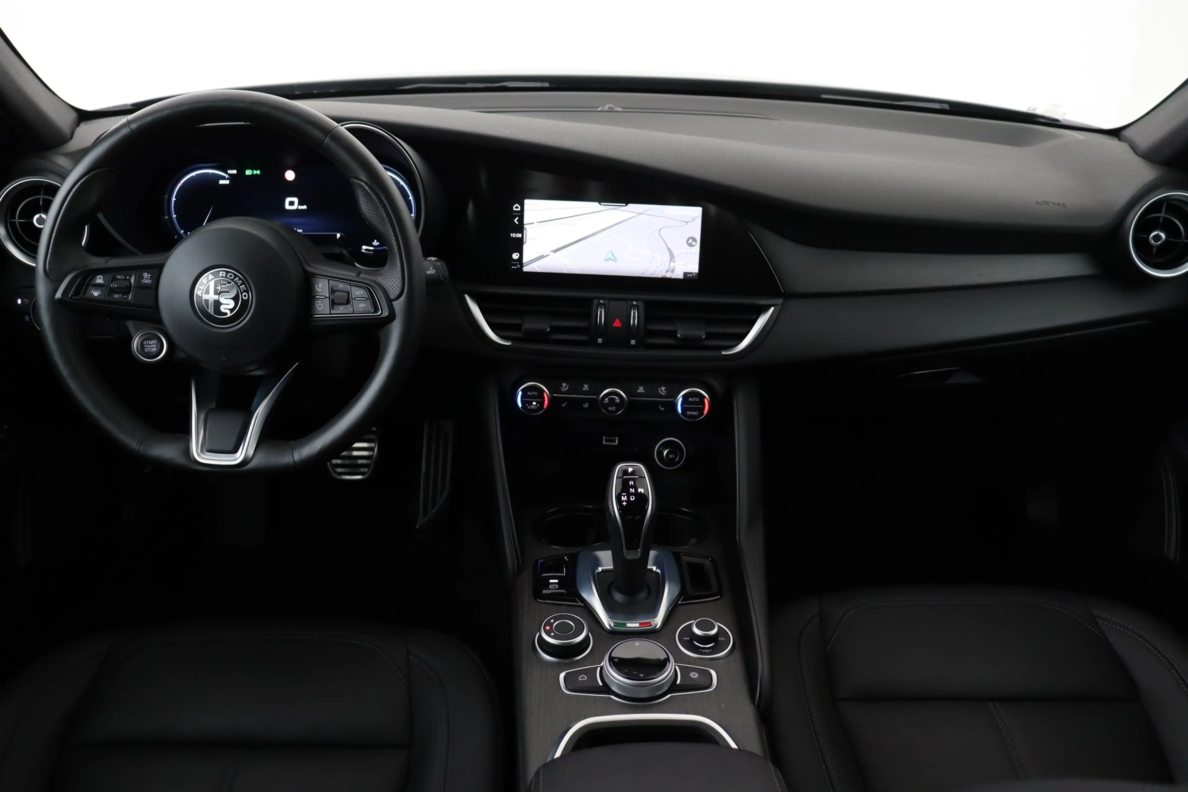 Alfa Romeo Giulia 2.0 T8 Q4 SPORT + A/T + GPS + LEDER + CAMERA + PDC — photo 10