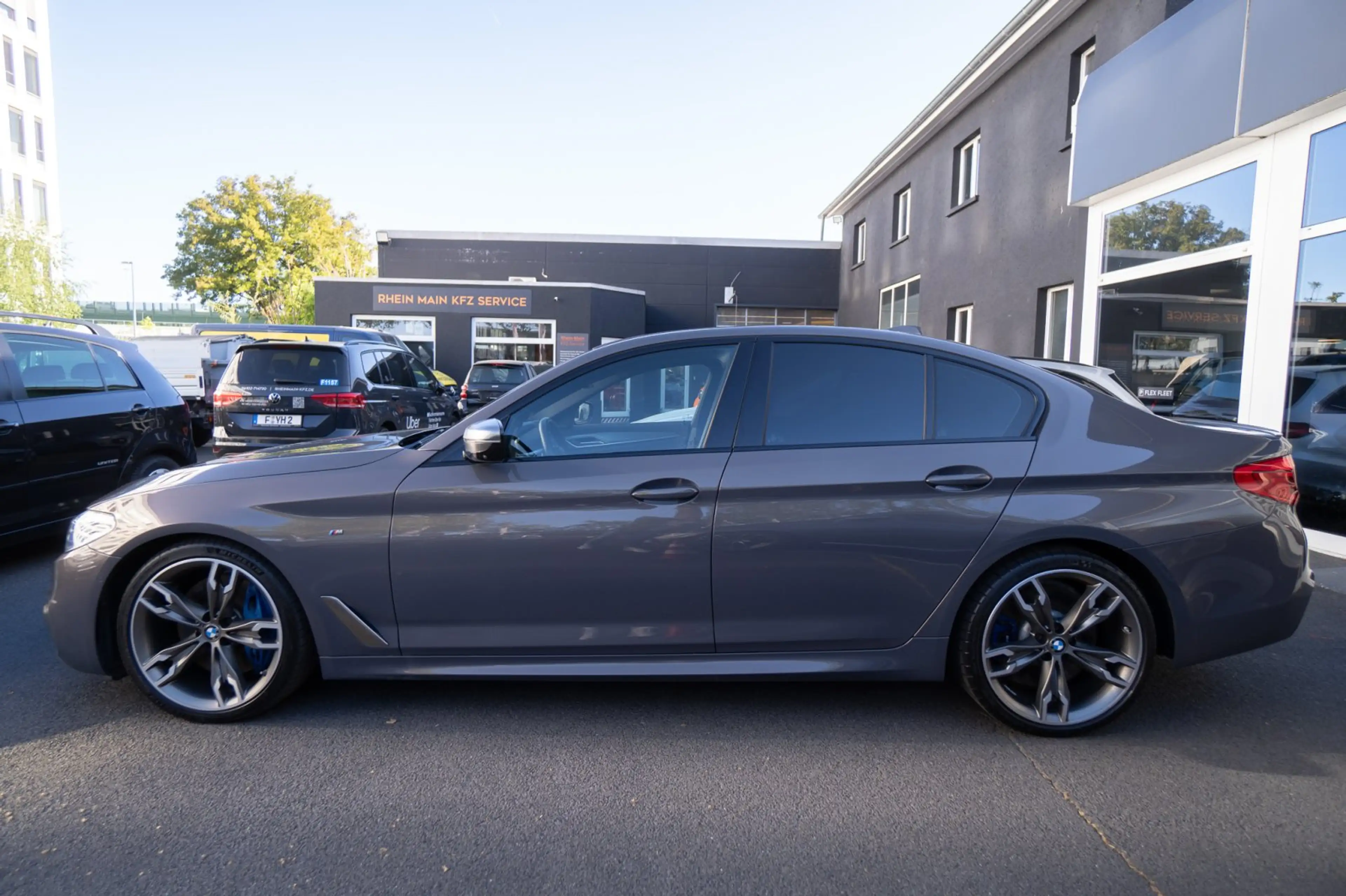BMW M550 i xDrive *CHAMPAGNER QUARZ* — photo 5