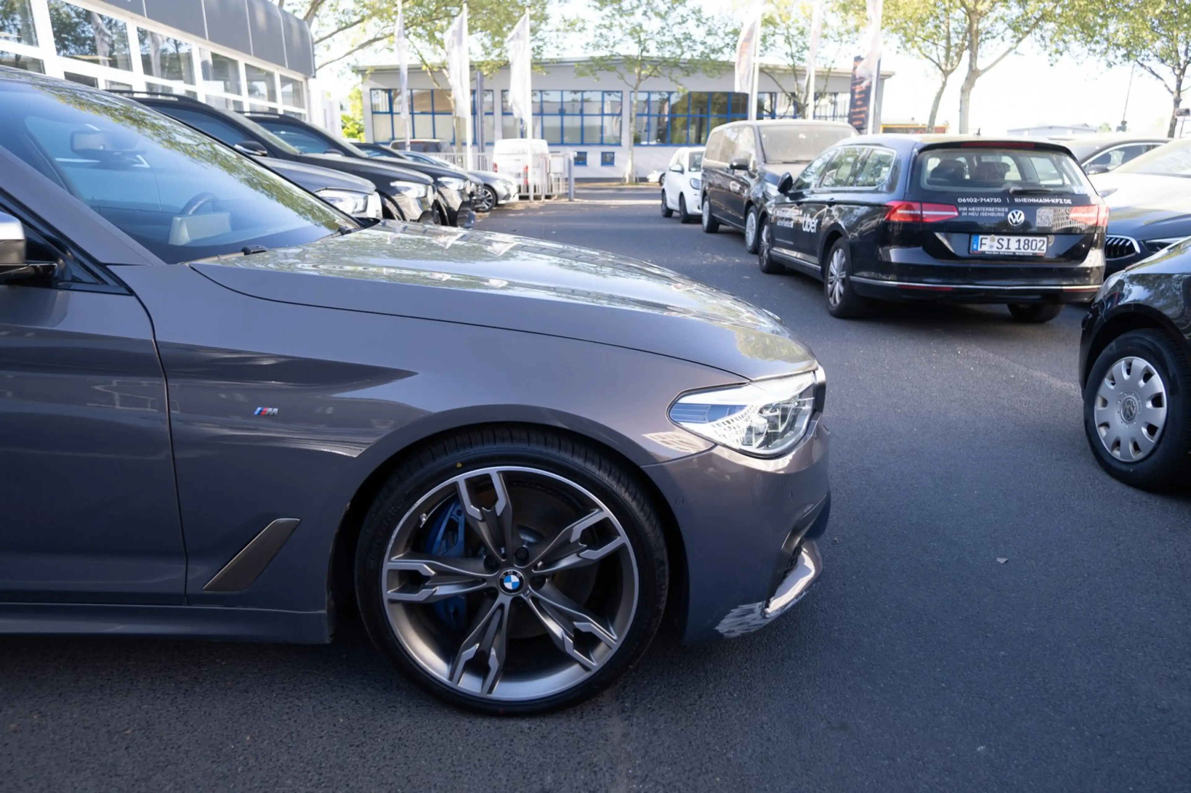 BMW M550 i xDrive *CHAMPAGNER QUARZ* — photo 11