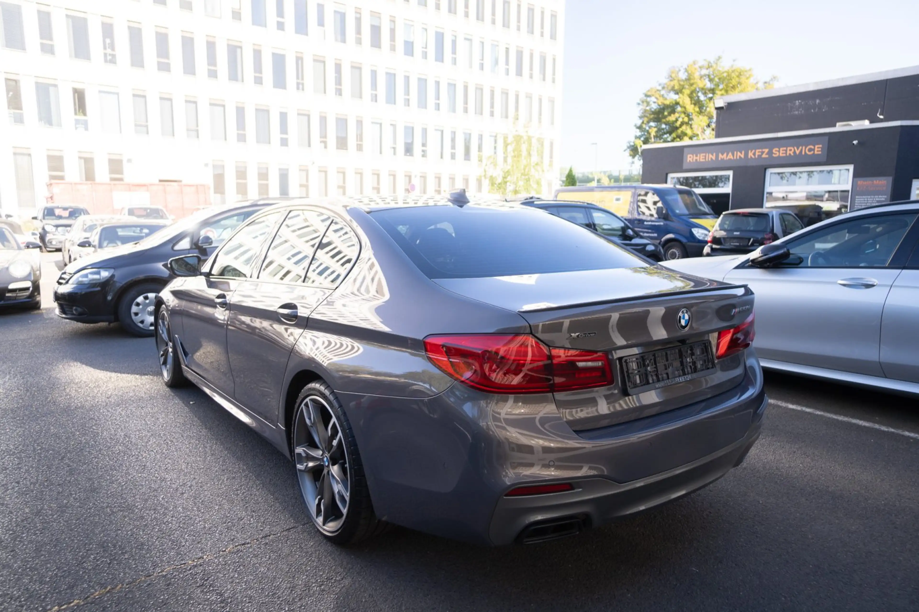 BMW M550 i xDrive *CHAMPAGNER QUARZ* — photo 6
