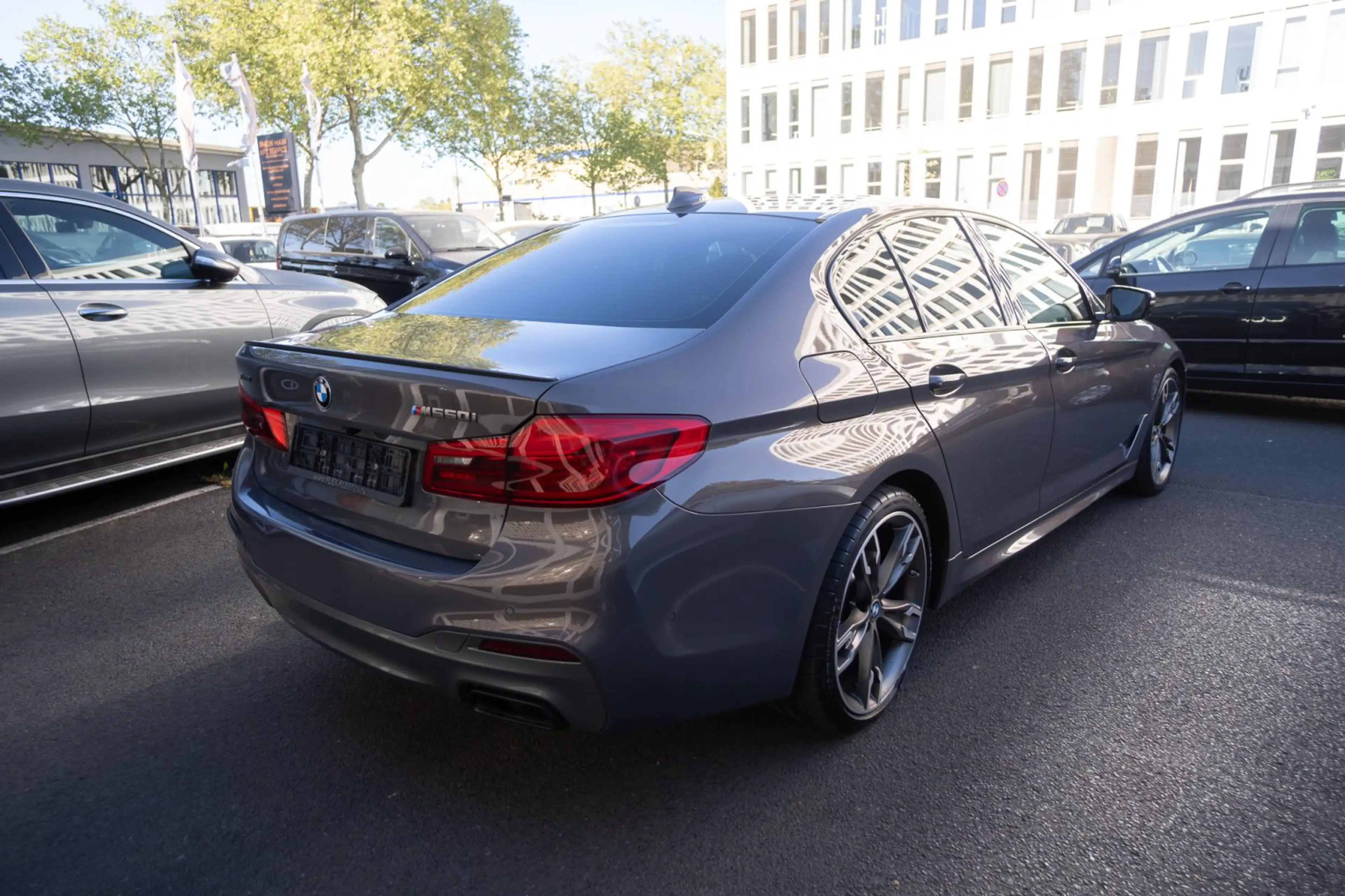 BMW M550 i xDrive *CHAMPAGNER QUARZ* — photo 8