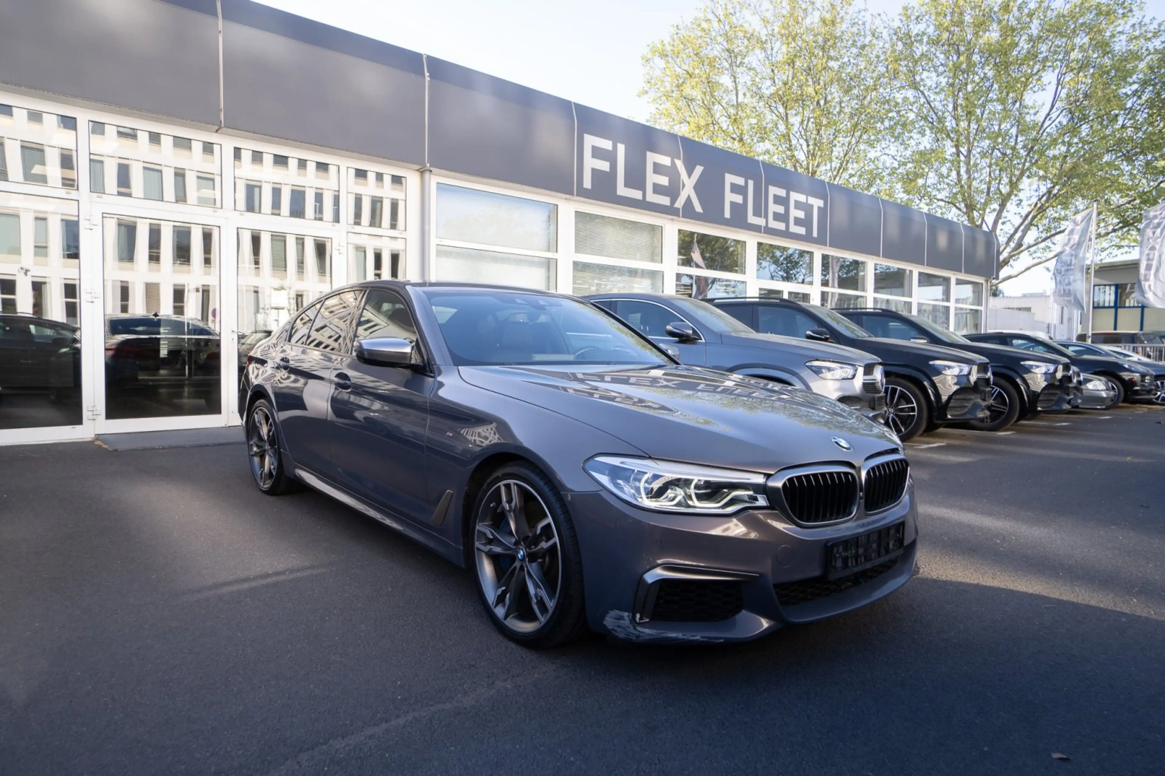 BMW M550 i xDrive *CHAMPAGNER QUARZ*